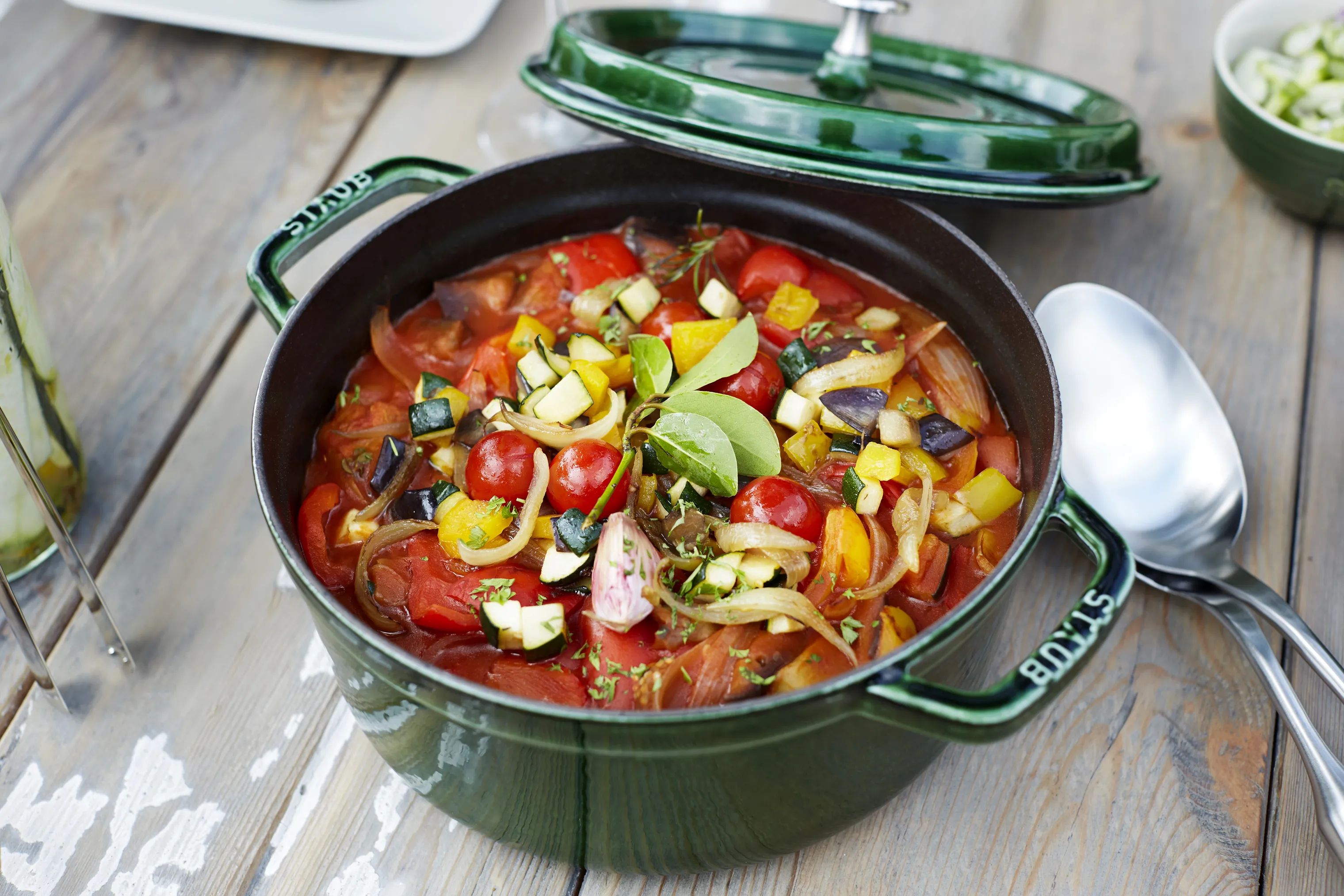 Staub Stegesøer La Cocotte Cocotte i Grøn, 28 cm, 2