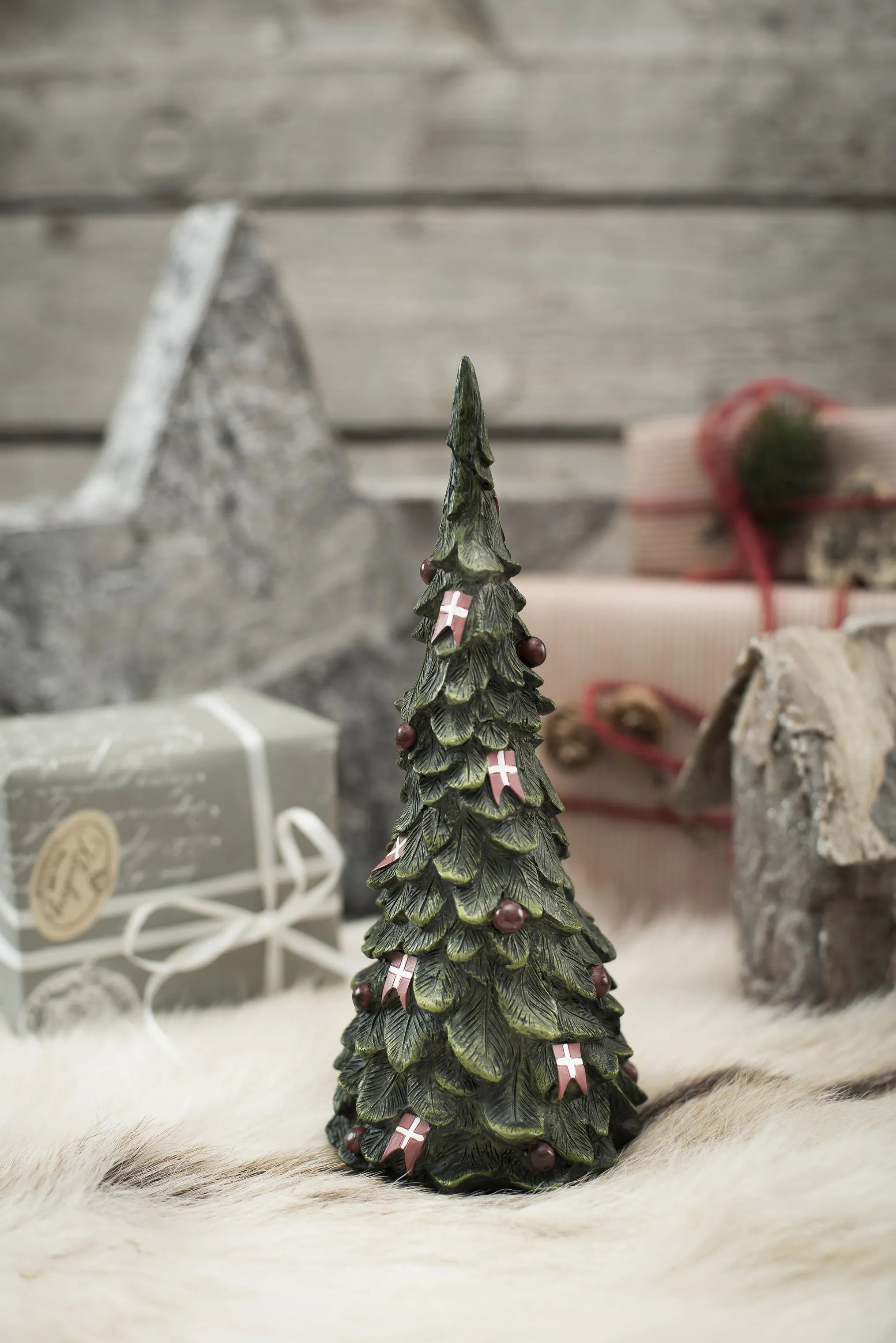 Klarborg Julefigurer Juletræ - Lille i Mørkegrøn, 16,5 cm, 2
