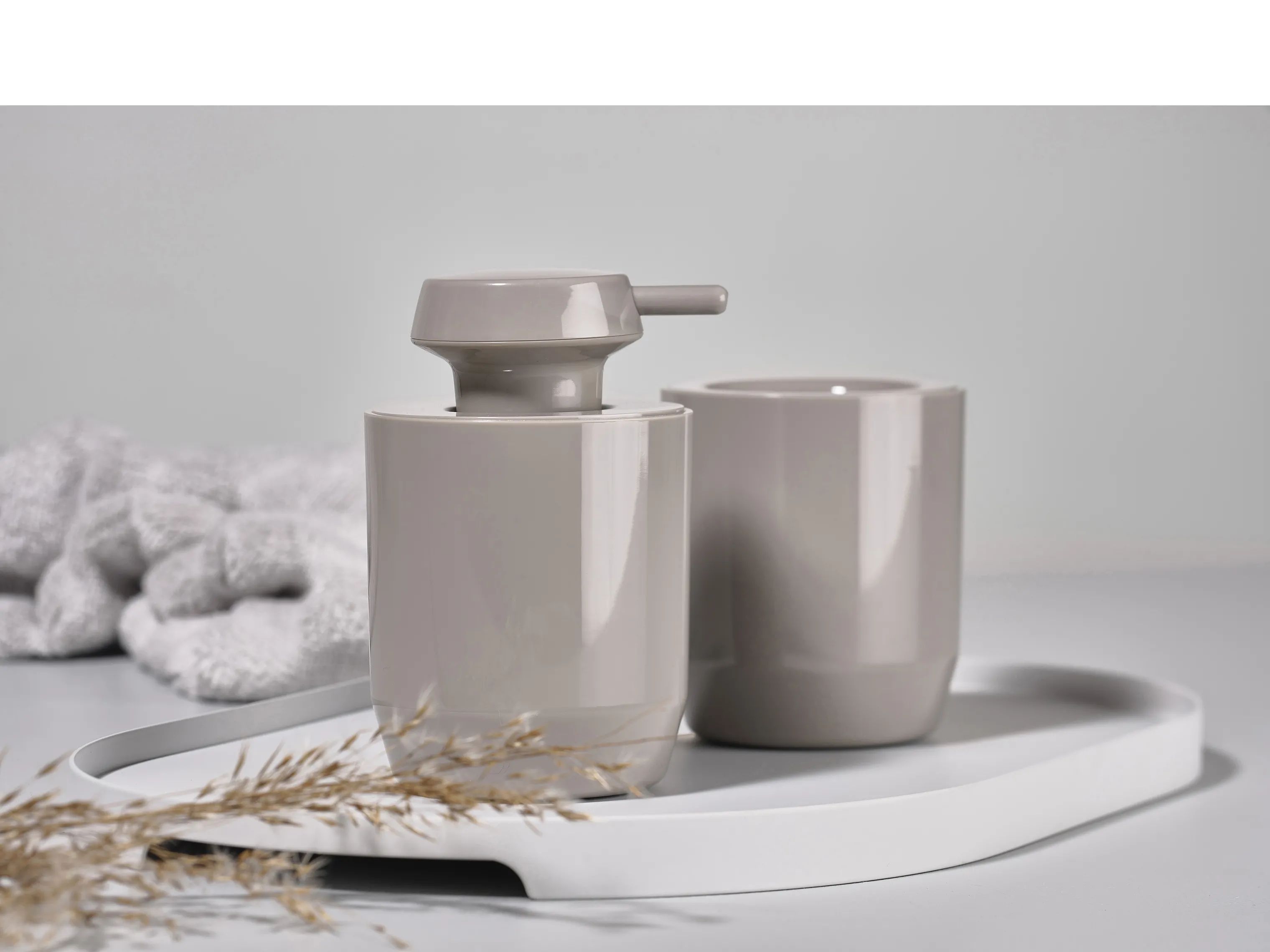Zone Tandbørsteholdere Suii Tandbørstekrus i Taupe, 9 cm, 2