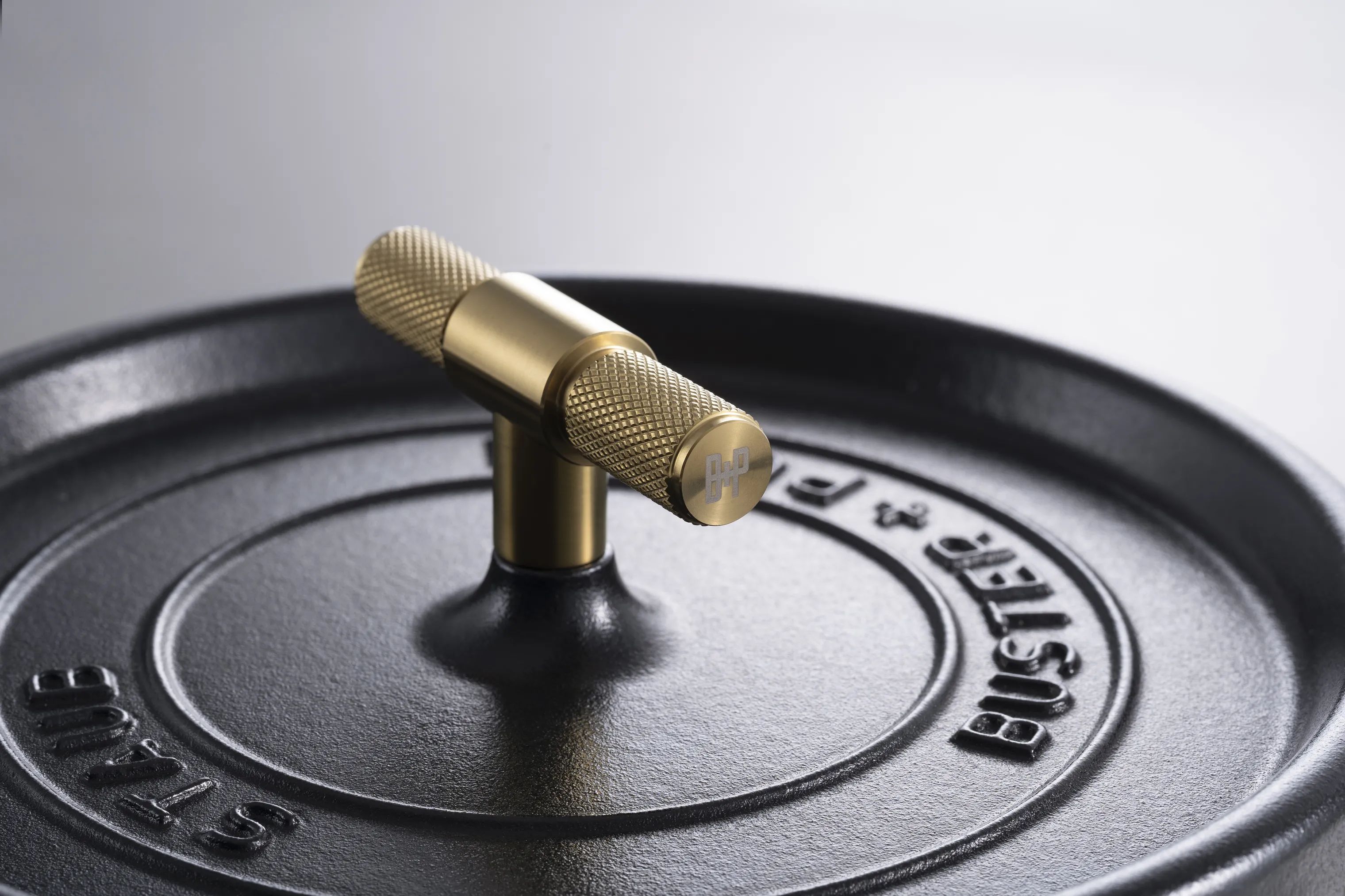 Staub Tilbehør til gryder Buster & Punch Greb i Messing, 3