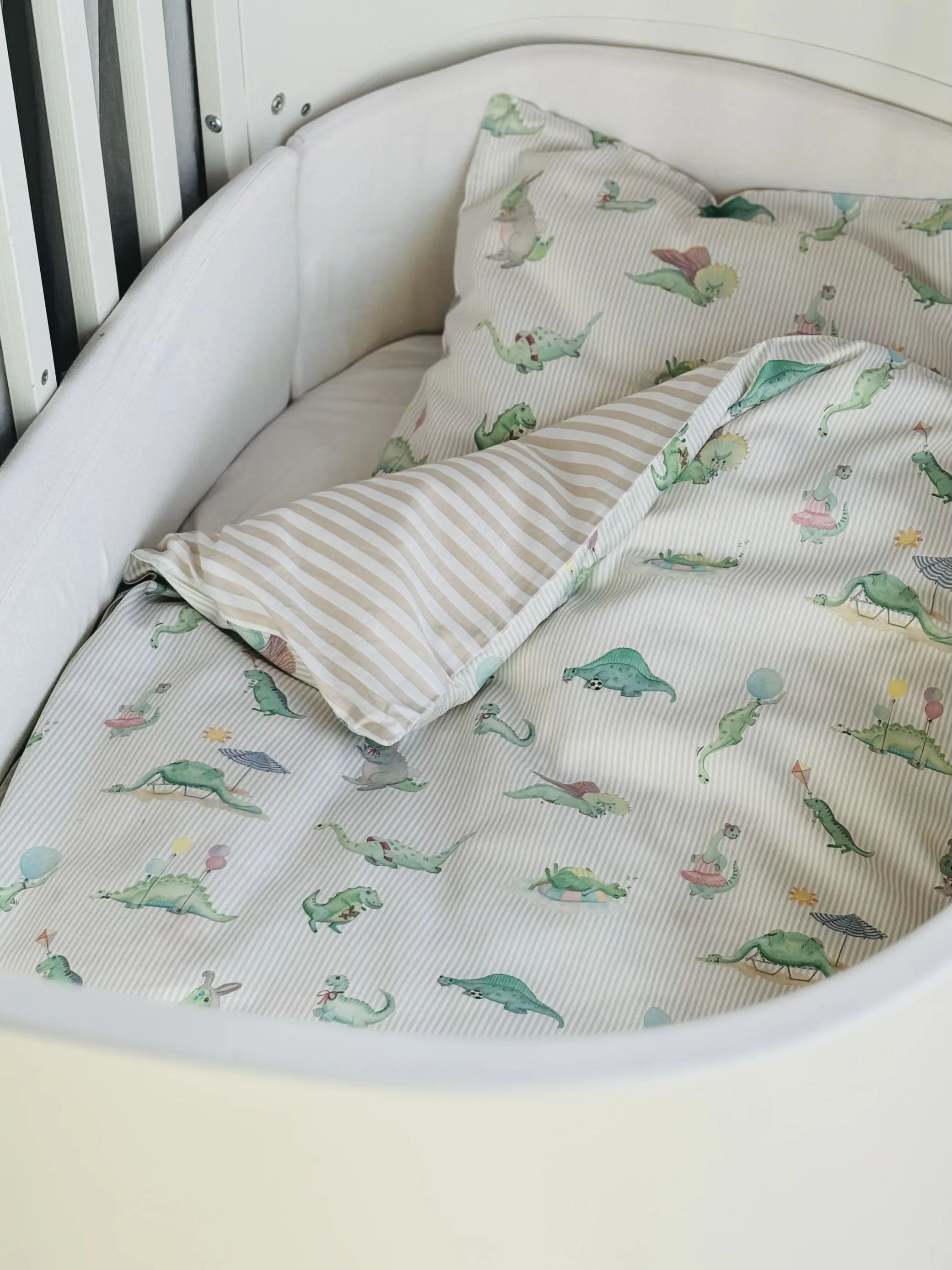 Quilts of Denmark Babysengetøj Dino Baby Sengetøj i Multifarvet, 2
