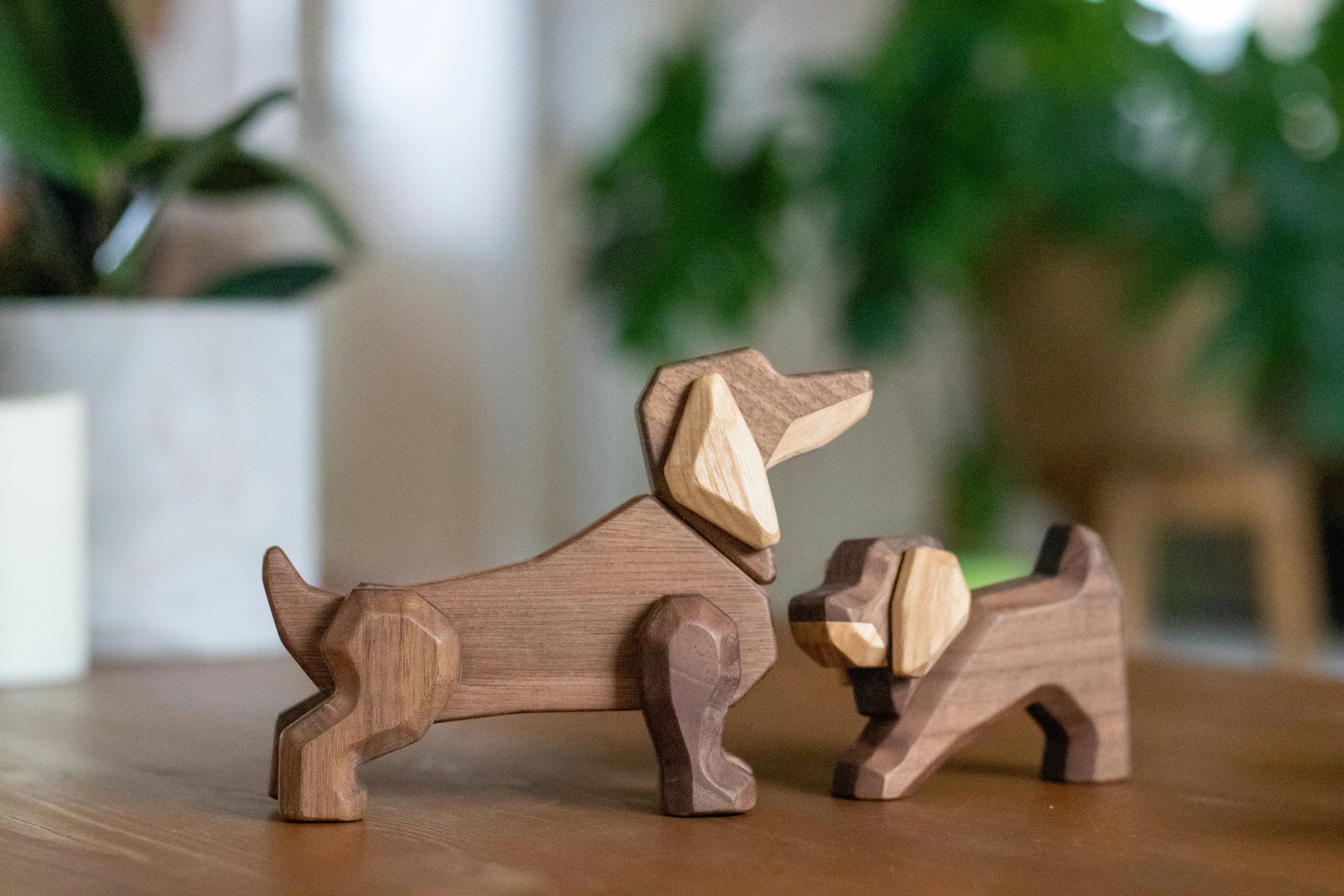 FableWood Dyrefigurer Stor Gravhund i Natur, 3