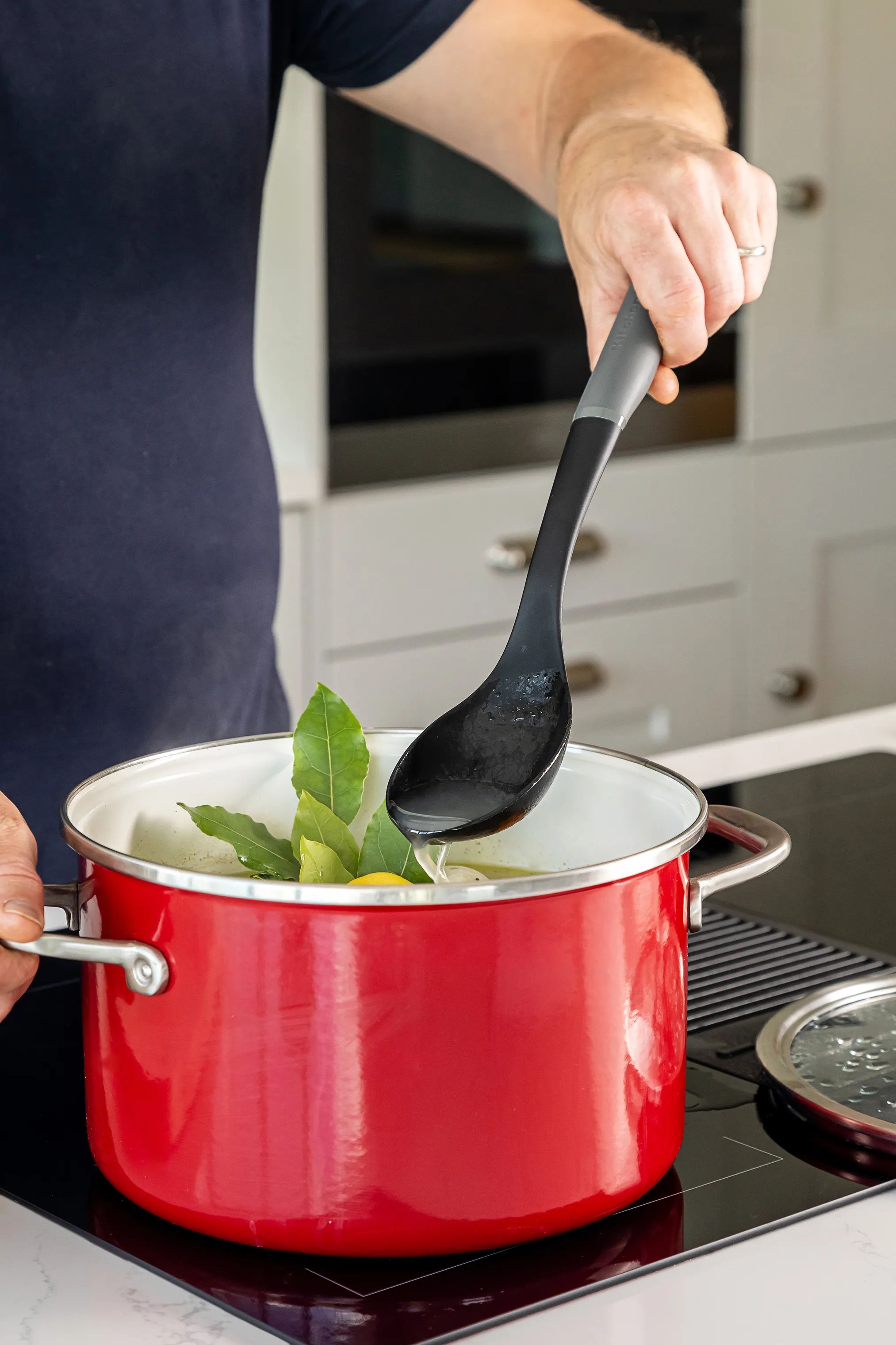KitchenAid Grydeskeer Coreline Soft Grip Grydeske i Grey, 3