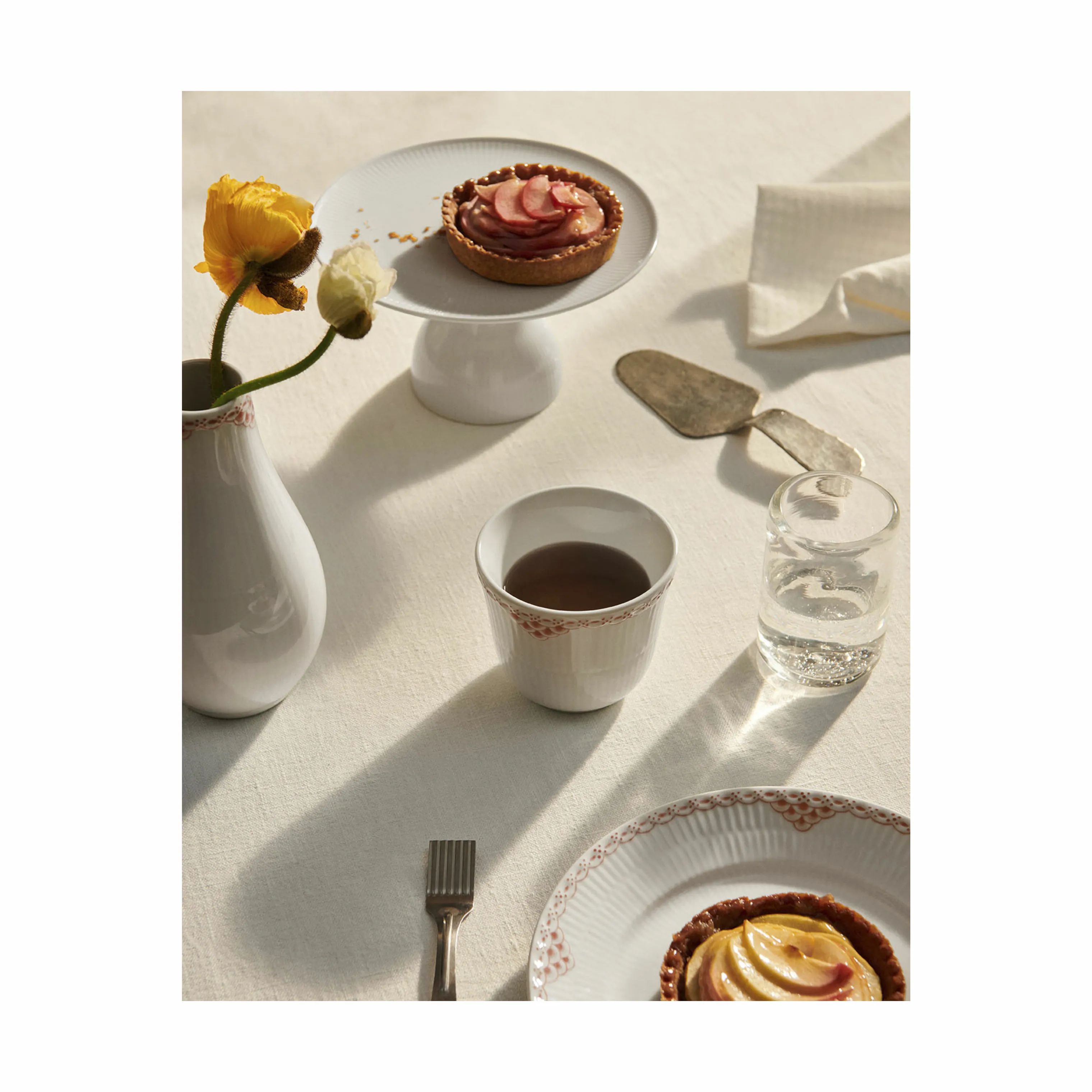 Royal Copenhagen Serveringsfade Hvid Riflet Fad på fod i Hvid, 2