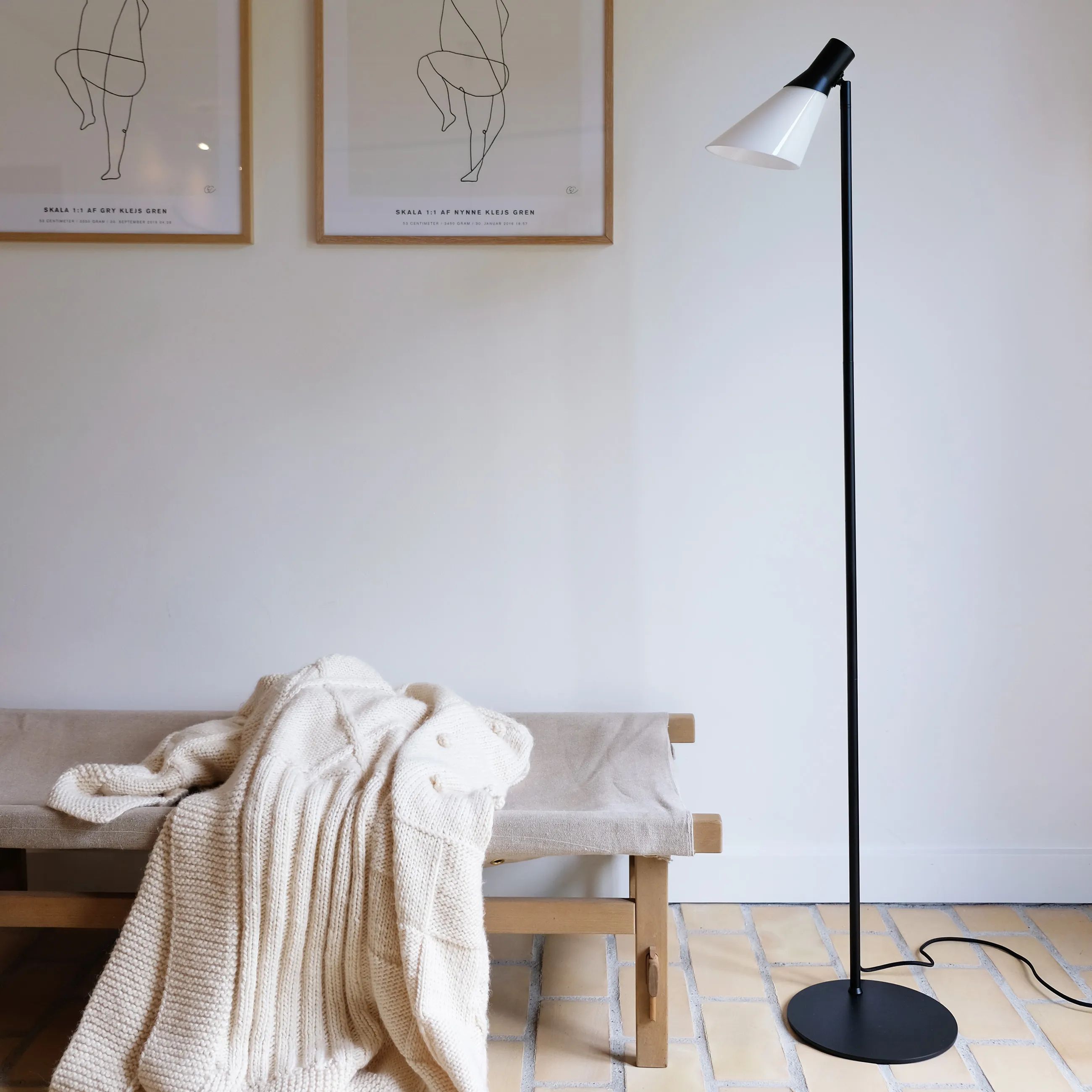 Dyberg Larsen Gulvlamper Gent Gulvlampe i Opal/ Sort, 2