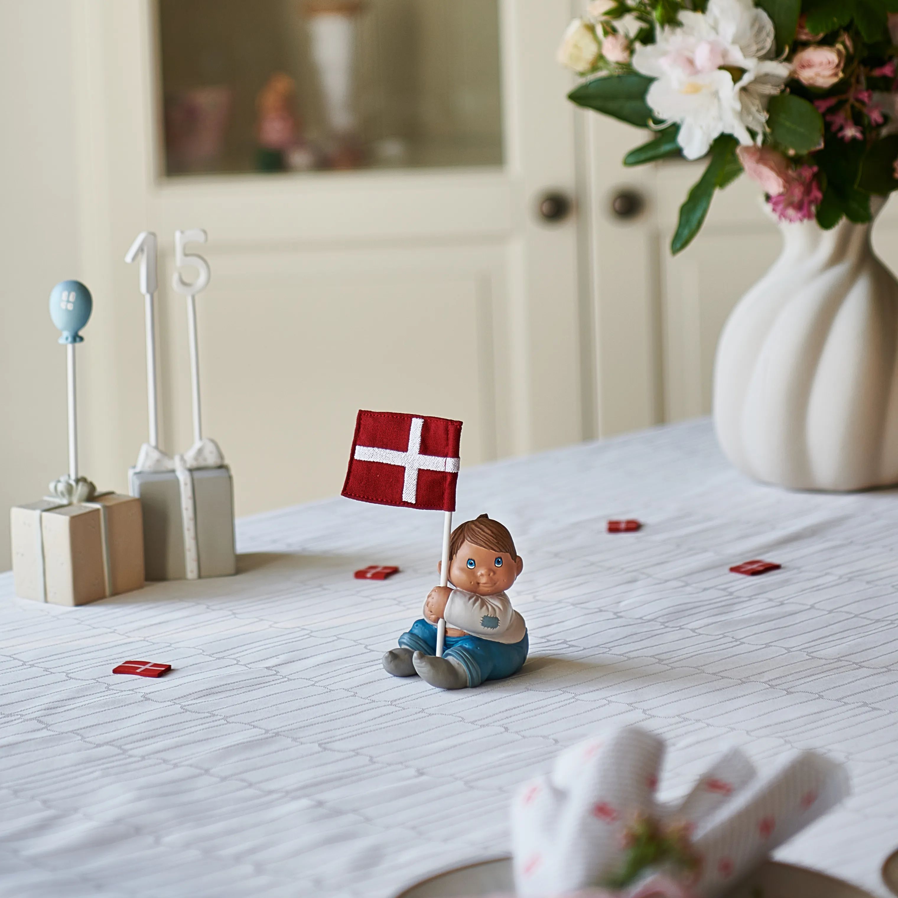 Klarborg Øvrige figurer Fødselsdagsdreng m. flag i Lyseblå, 3