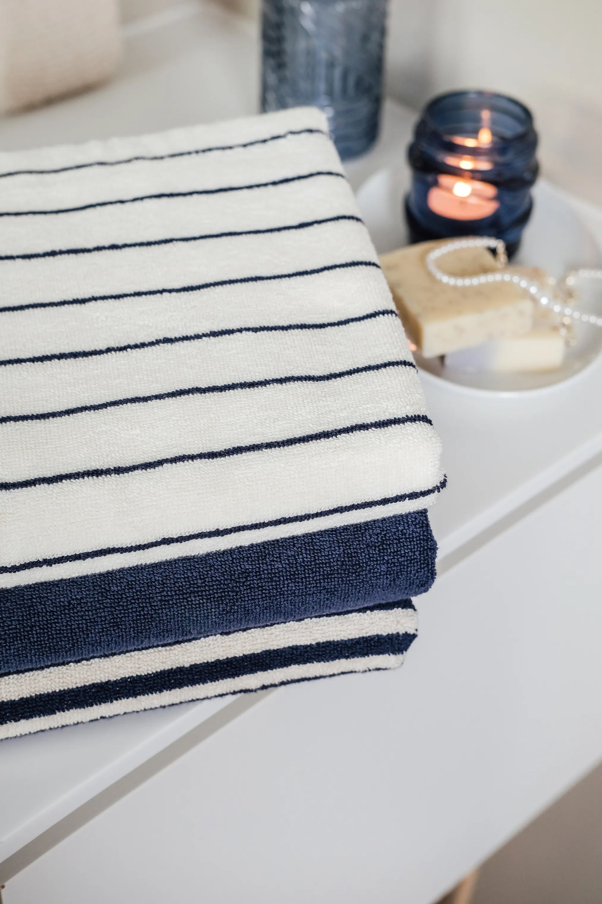 CASA Living Håndklæder Charmant Håndklæde i Mørkeblå bred stribe, B50 x L100 cm, 4