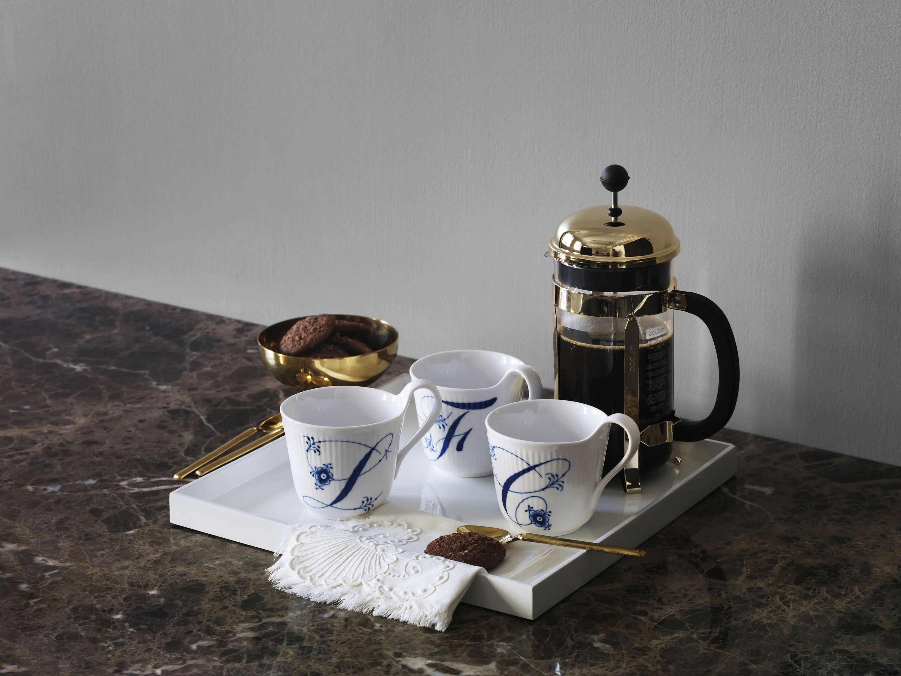 Royal Copenhagen Krus og kopper med hank Alfabet Kollektion Højhankskop - C i C krus, 4
