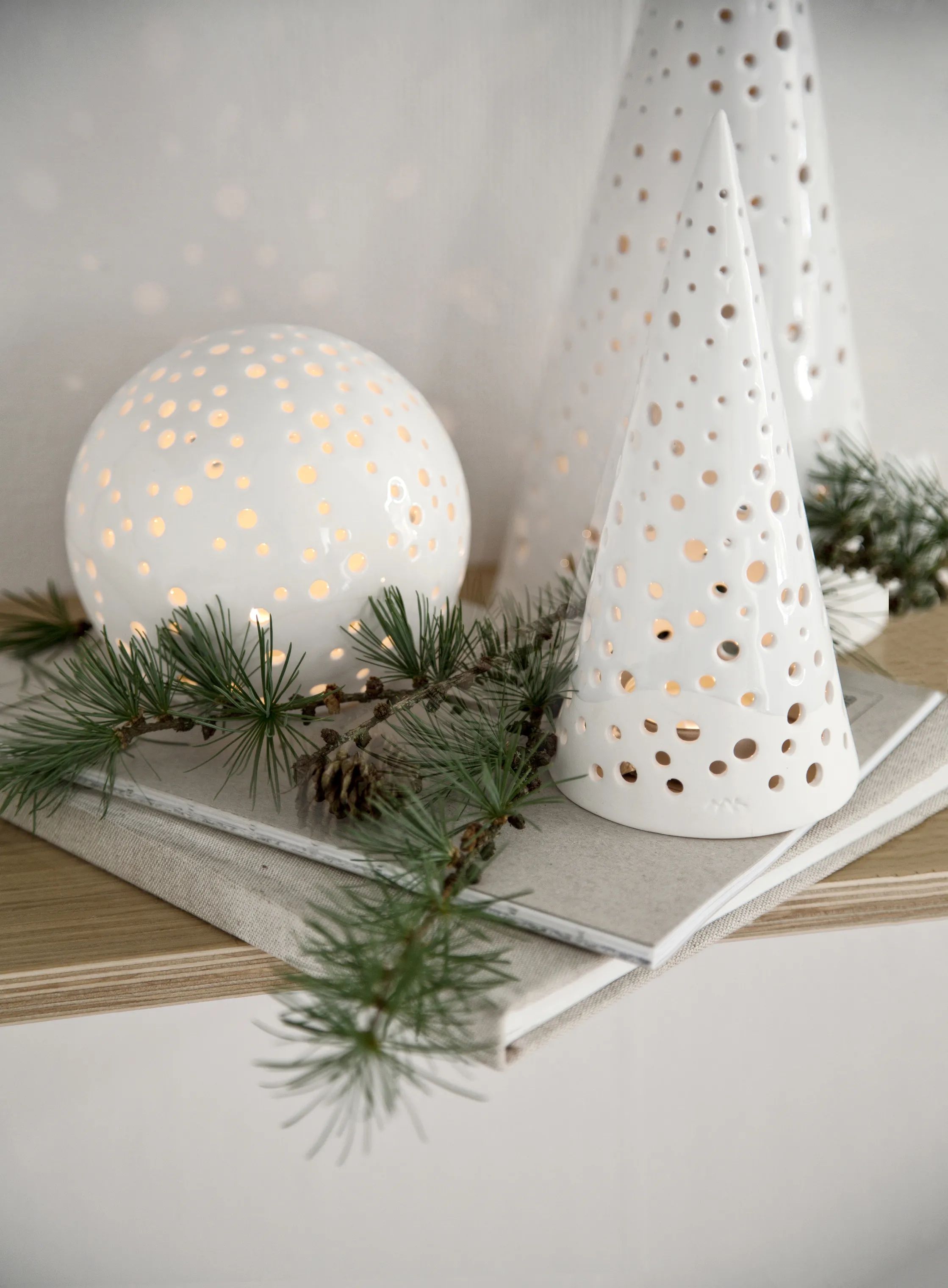 Kähler Fyrfadsstage Nobili Fyrfadsstage - Juletræ i Snehvid, 28,5 cm, 3