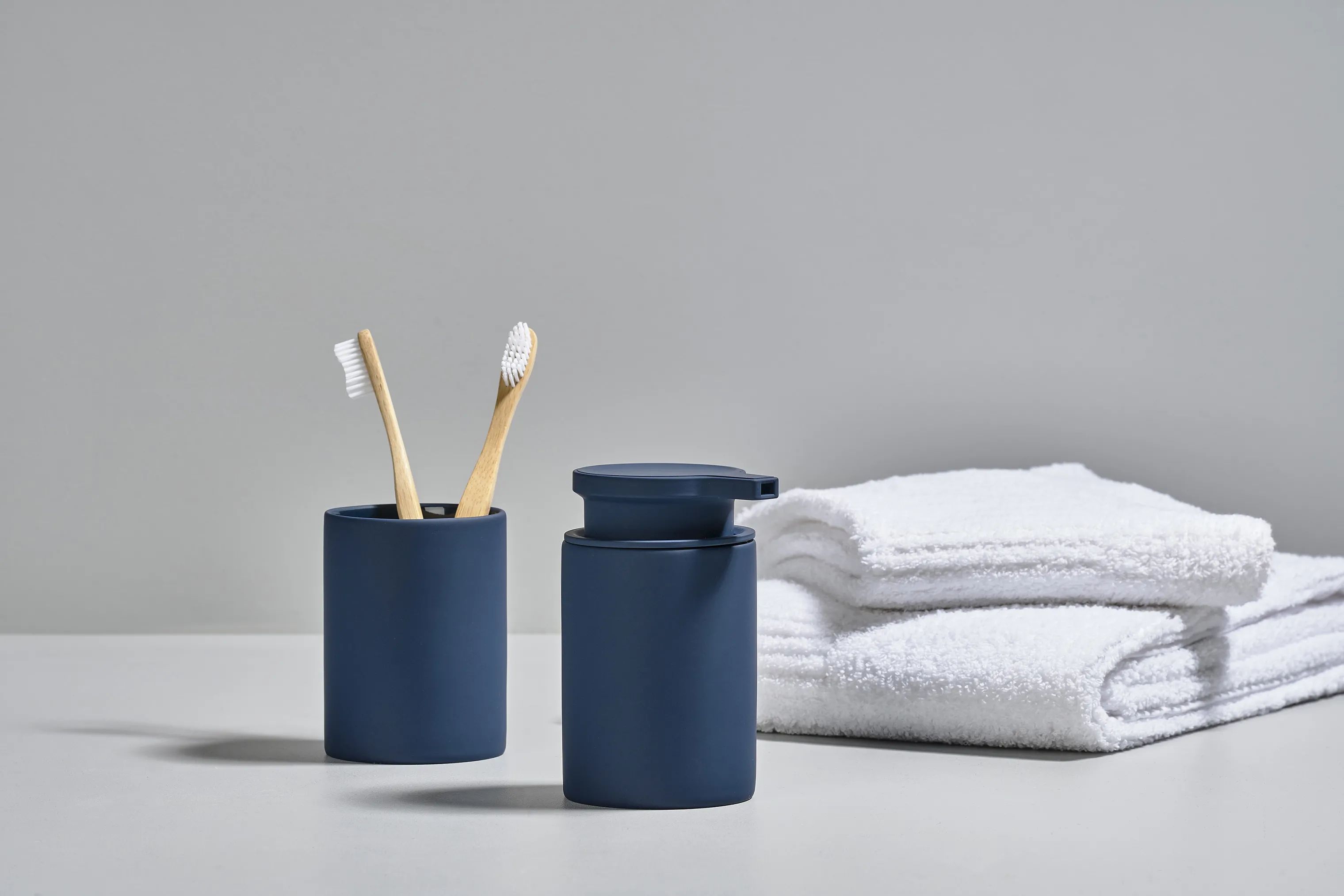 Zone Tandbørsteholdere Karma Tandbørstekrus i Royal Blue, 2
