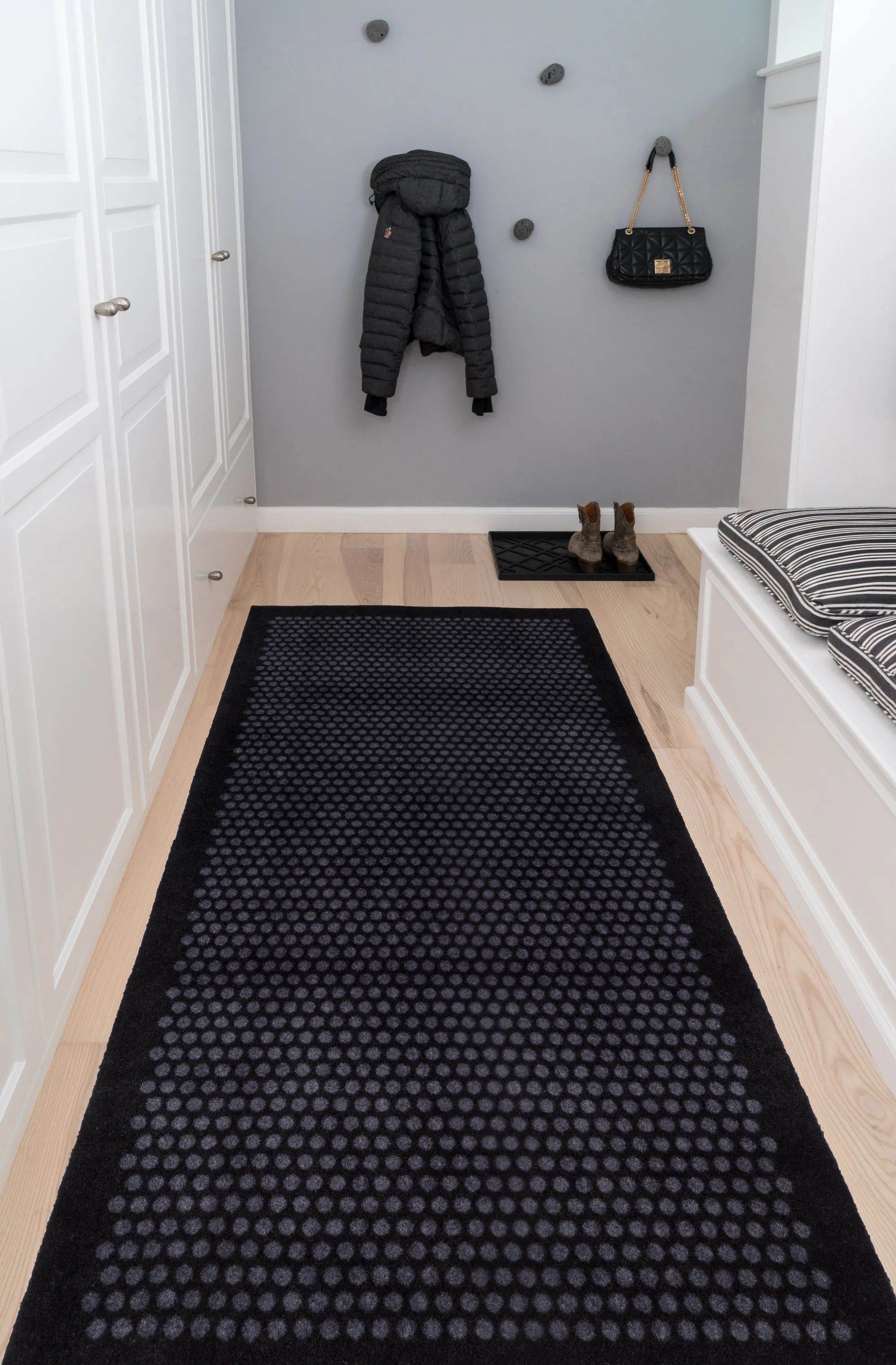 Tica Copenhagen Gulvtæpper Dot Gulvtæppe i Sort/grå , B90 x L200 cm, 4
