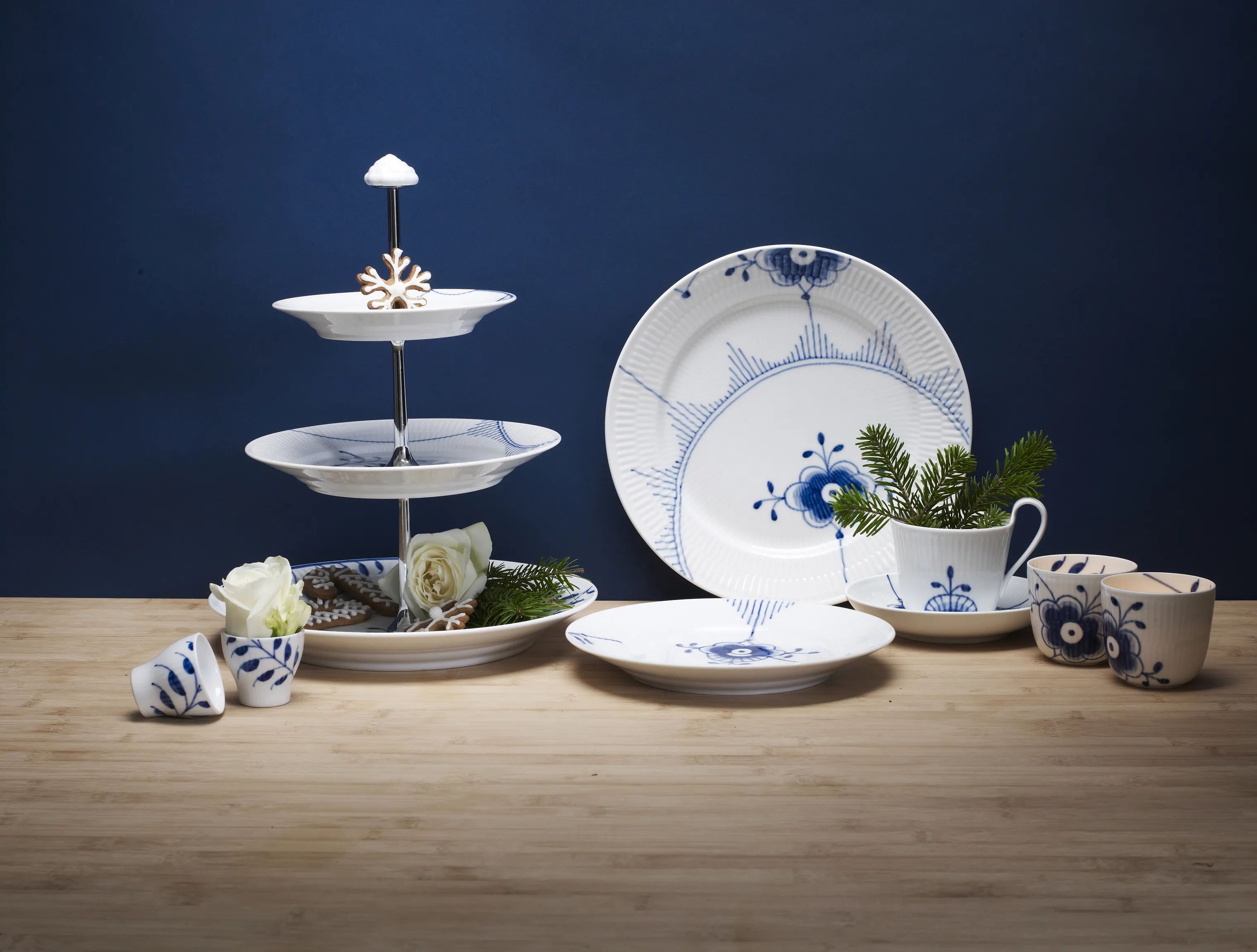Royal Copenhagen Etagere Blå Mega Riflet Étagère i Koboltblå/hvid, 2