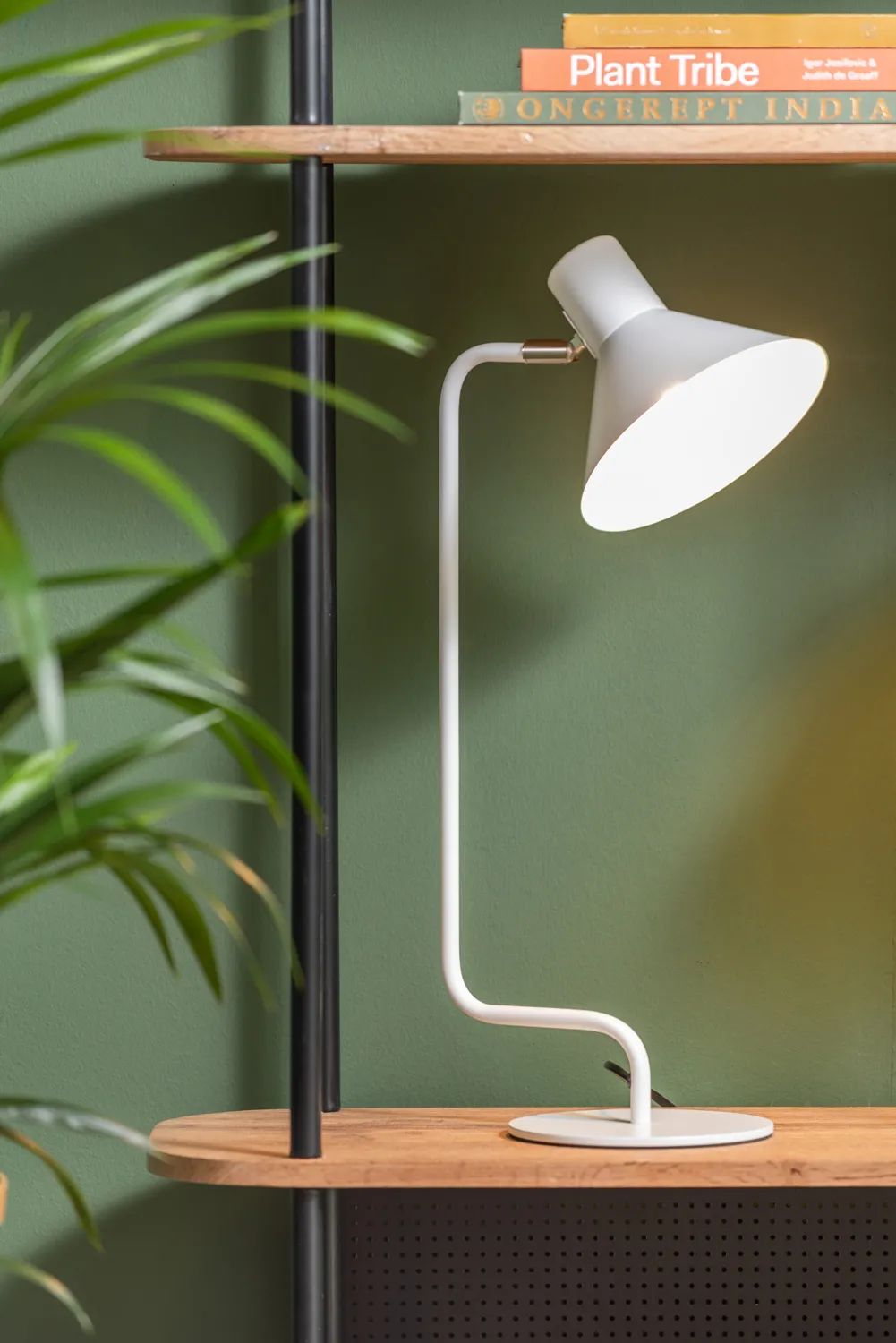 Leitmotiv Bordlamper Office curved Office Bordlampe i Hvid, 2