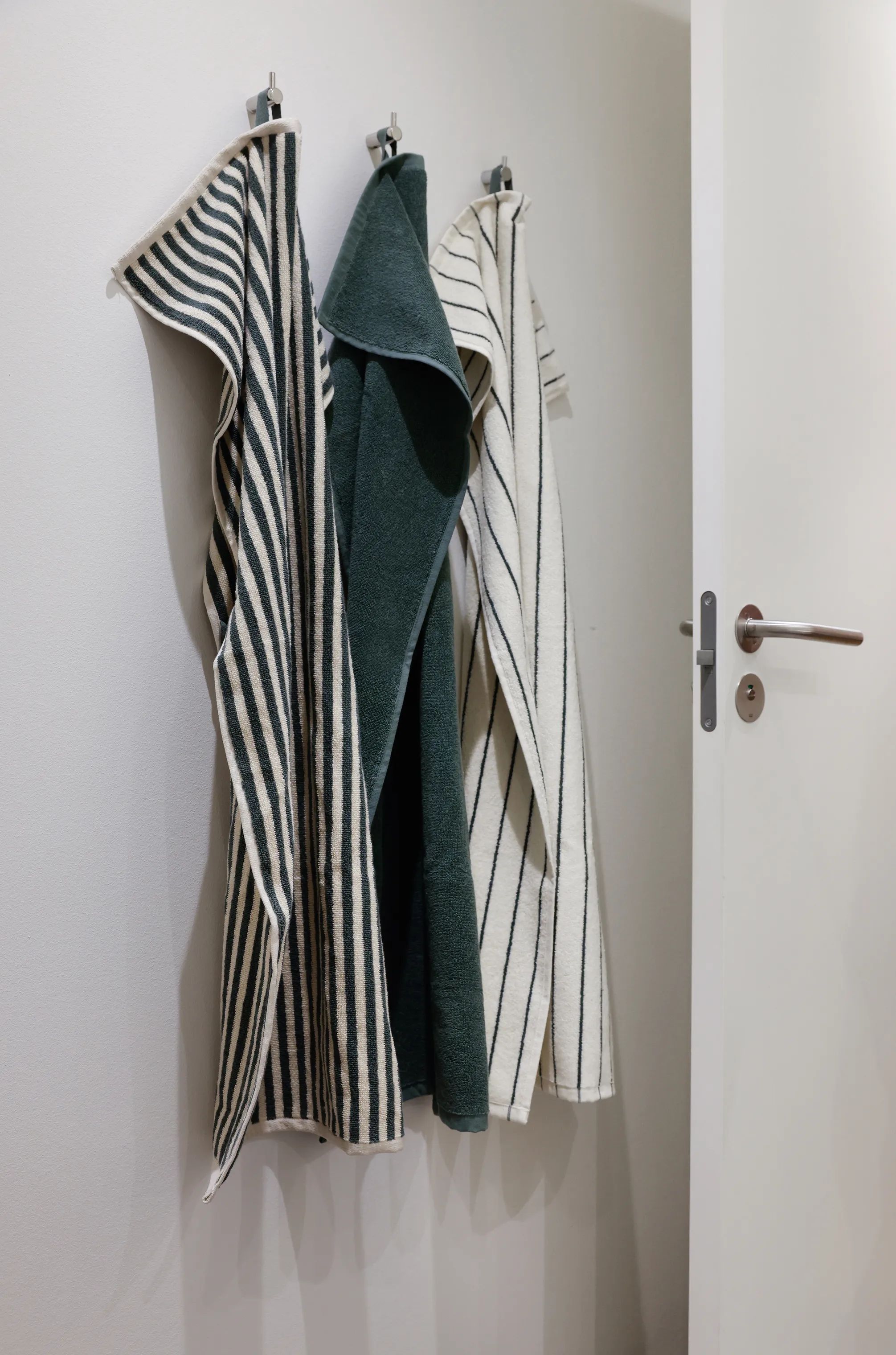 CASA Living Håndklæder Charmant Håndklæde i Grøn bred stribe, B50 x L100 cm, 2