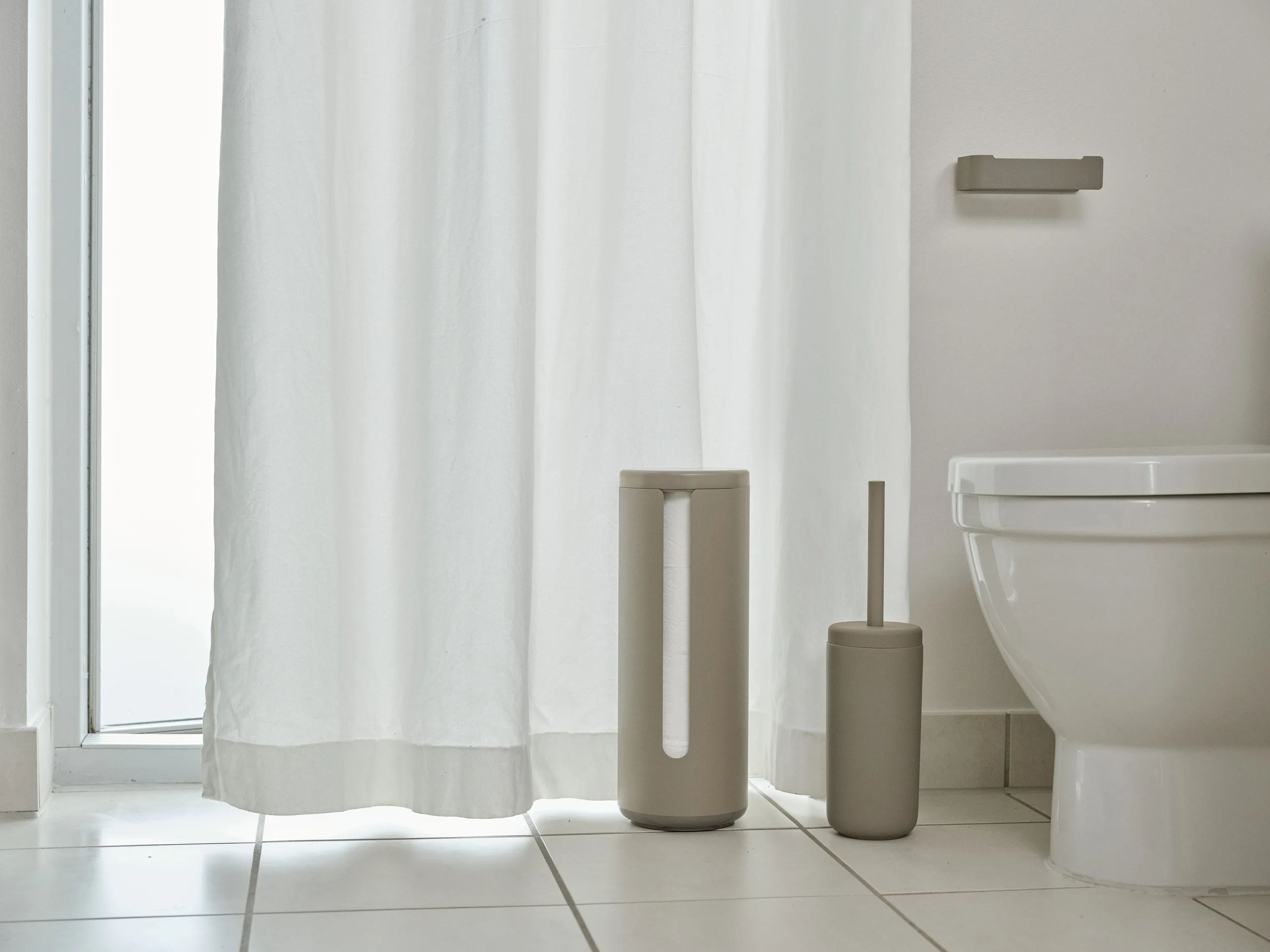 Zone Tilbehør til bad Ume Toiletrulleholder i Taupe, 2