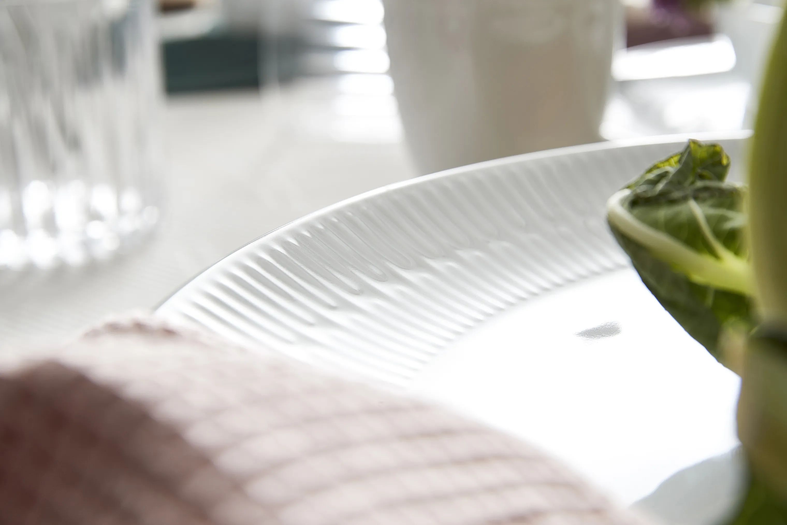 Aida Serveringsfade Relief Rundt fad i Hvid, 2