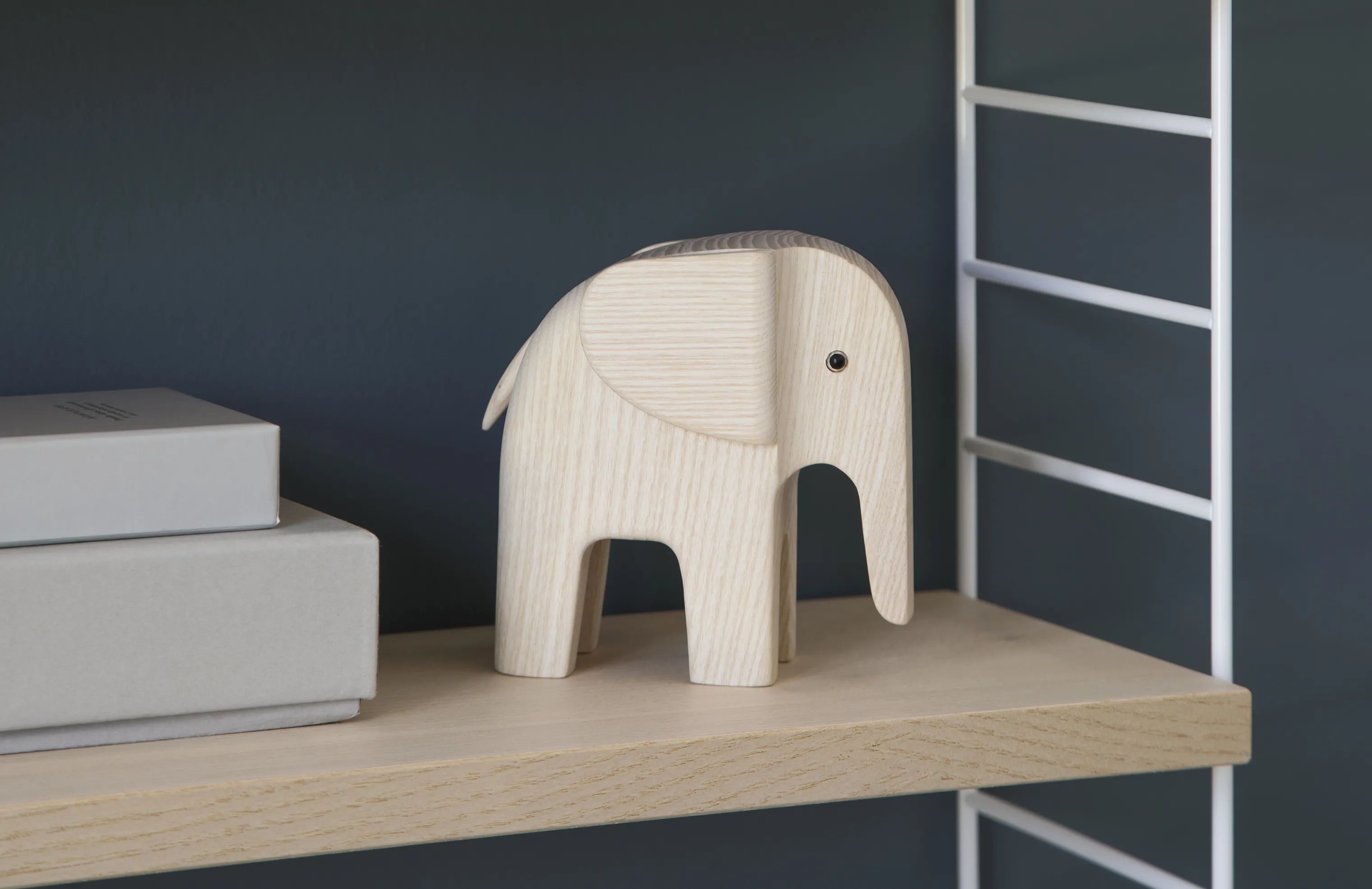 Novoform Dyrefigurer Figur - Elefant i Ubehandlet ask, 11 cm, 2