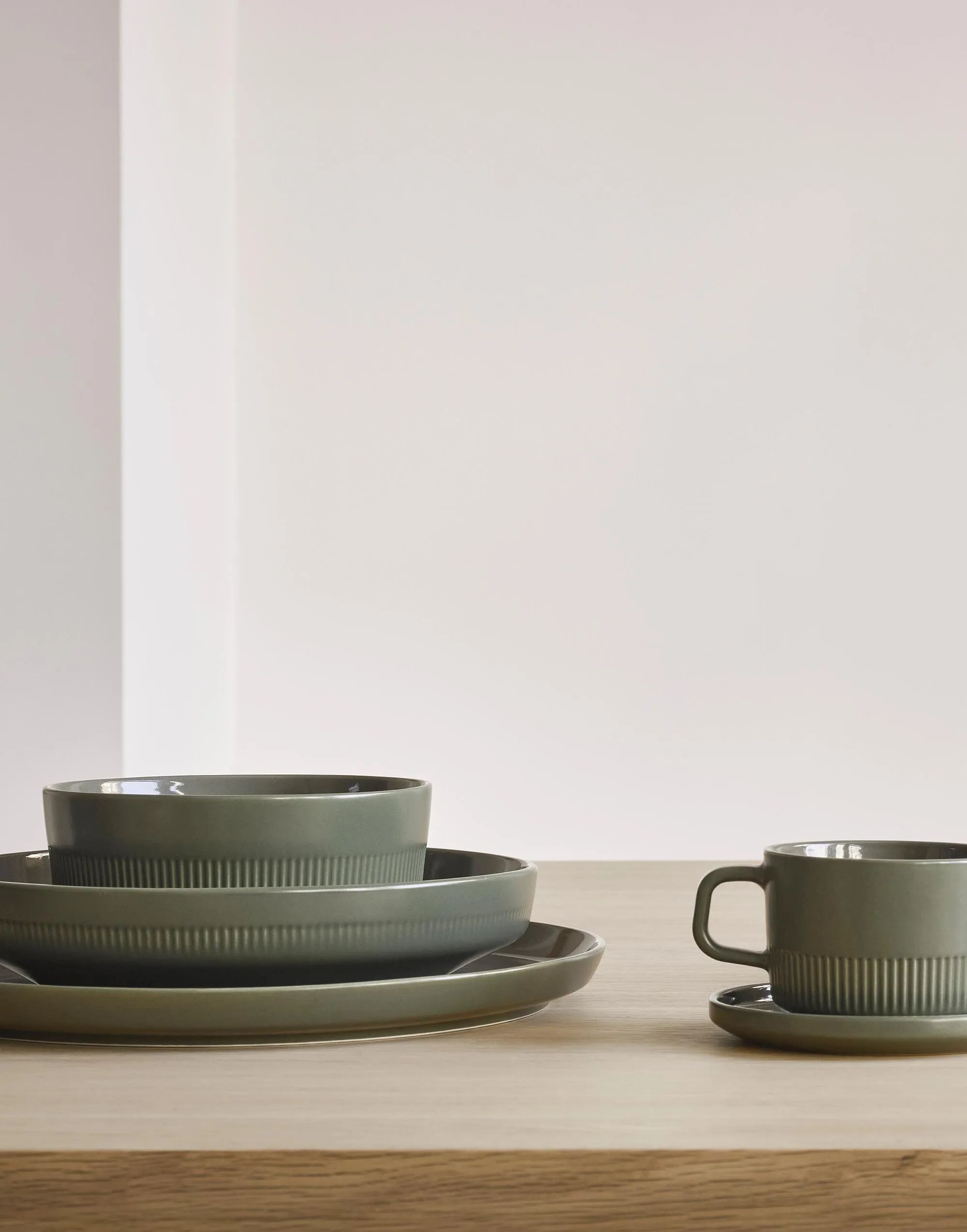 Marc O'Polo Krus og kopper med hank Moments Kop m. Underkop i Olive green, 3