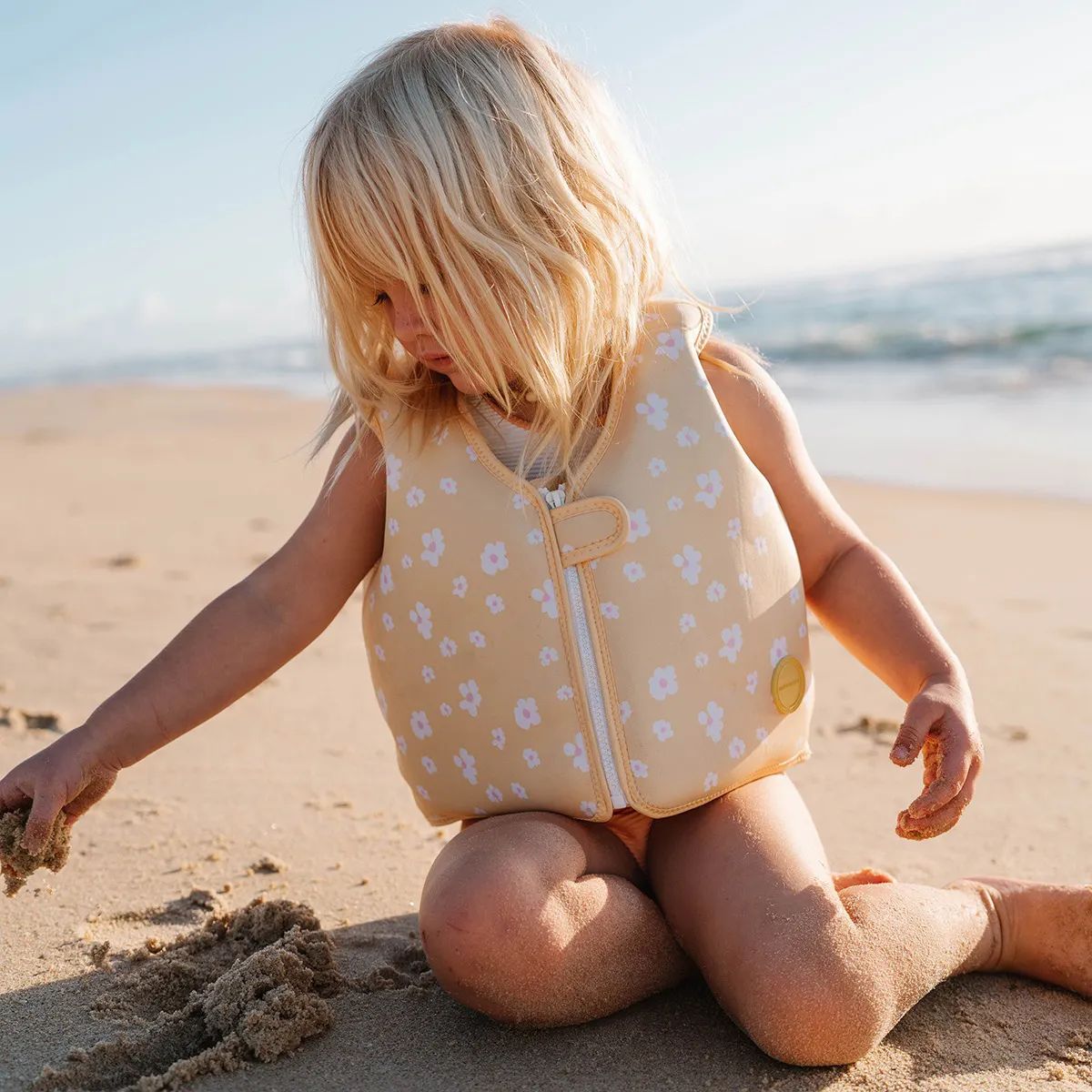Sunnylife Badeudstyr Svømmevest - Princess Swan i gul/hvid, 3-6 år, 3