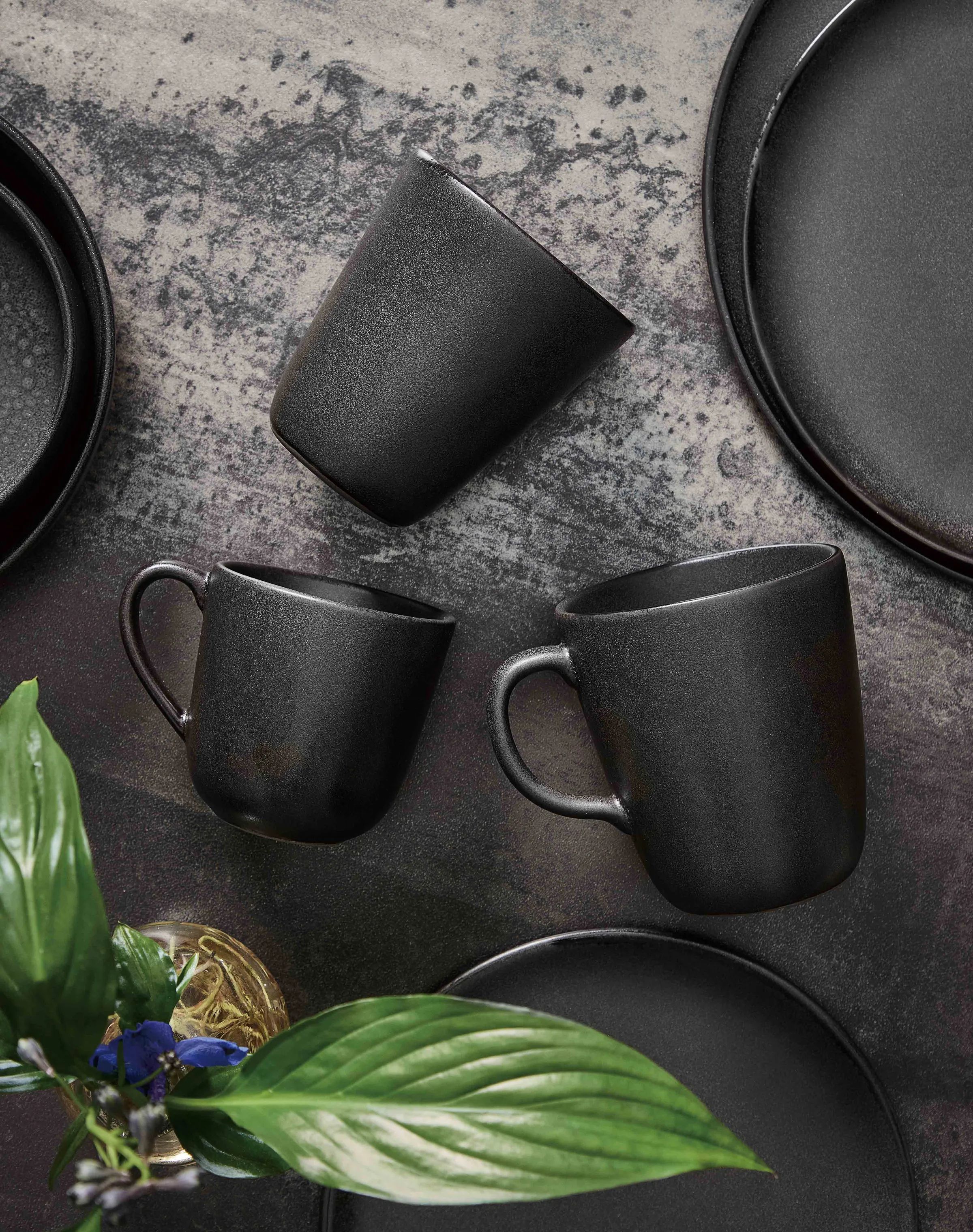 RAW by Aida Krus og kopper med hank Kaffekop i Titanium Black, 2
