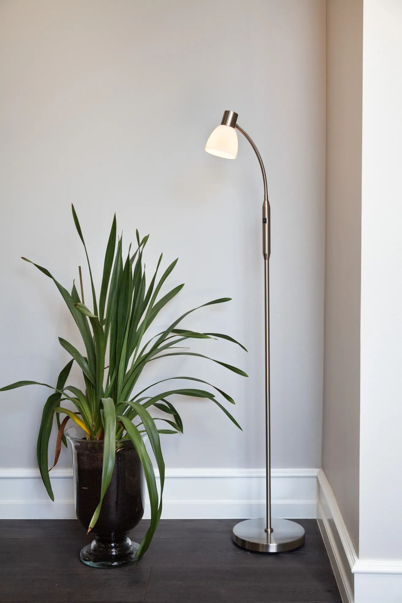 Halo Design Gulvlamper Hudson Gulvlampe i Stål/opal, 120 cm, 2