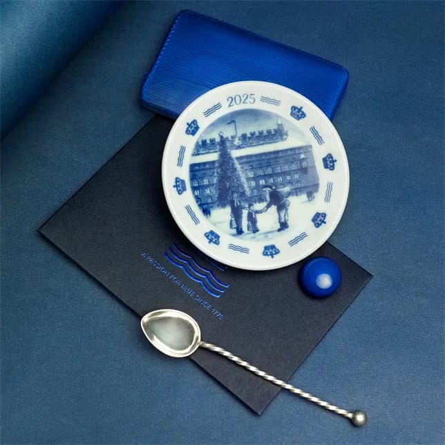 Royal Copenhagen Platter Samlerartikler Plakette 2025 i Blå, 2