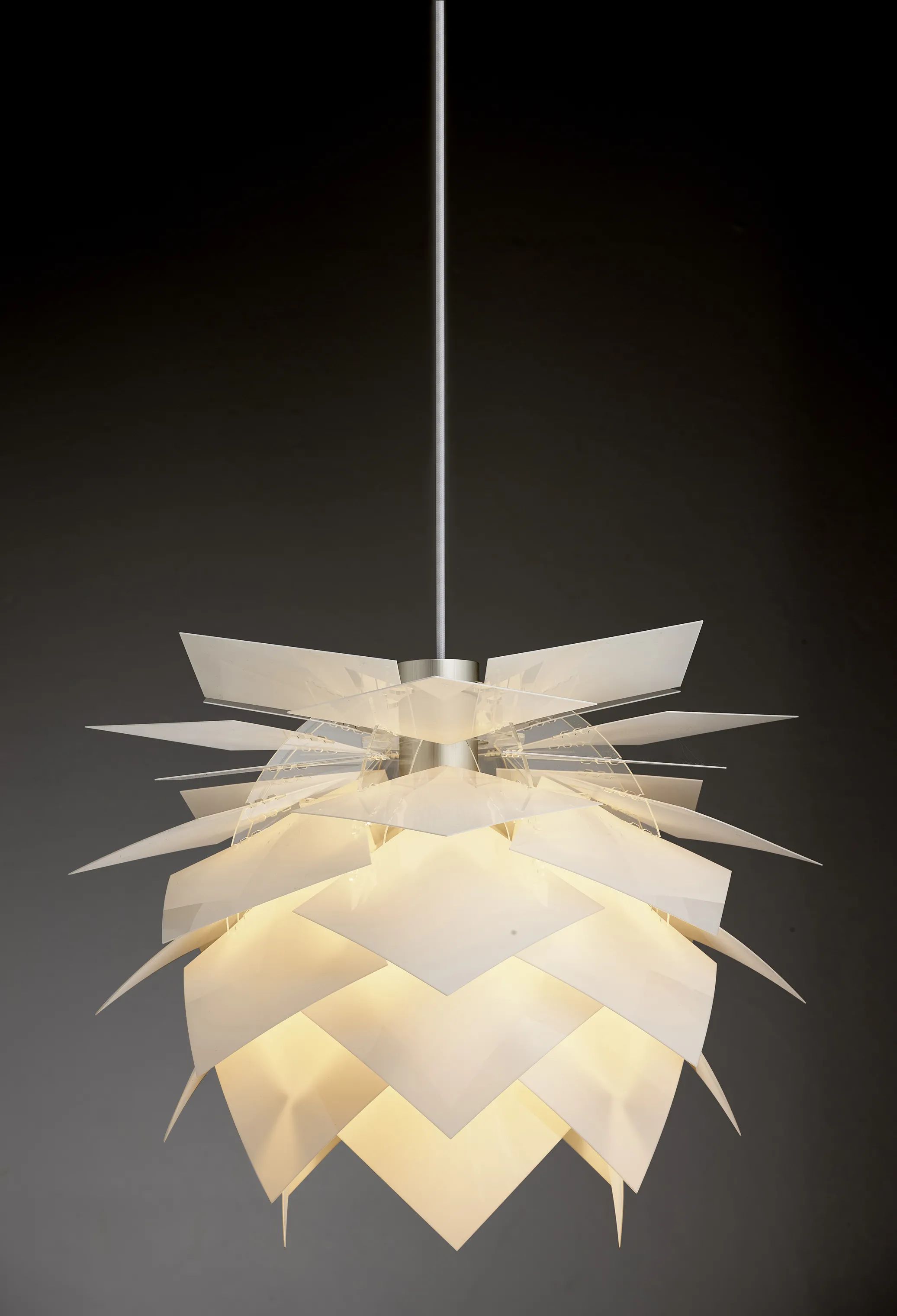 Dyberg Larsen Pendler PineApple Pendel i Hvid, 45 cm, 2