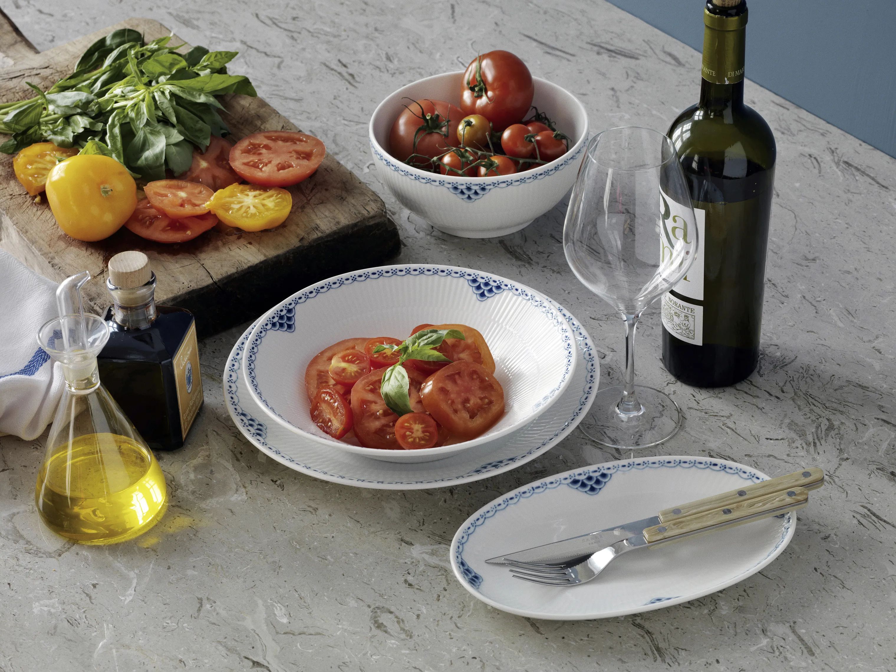Royal Copenhagen Dybe tallerkener Prinsesse Dyb Tallerken i Koboltblå/hvid, 24 cm, 2