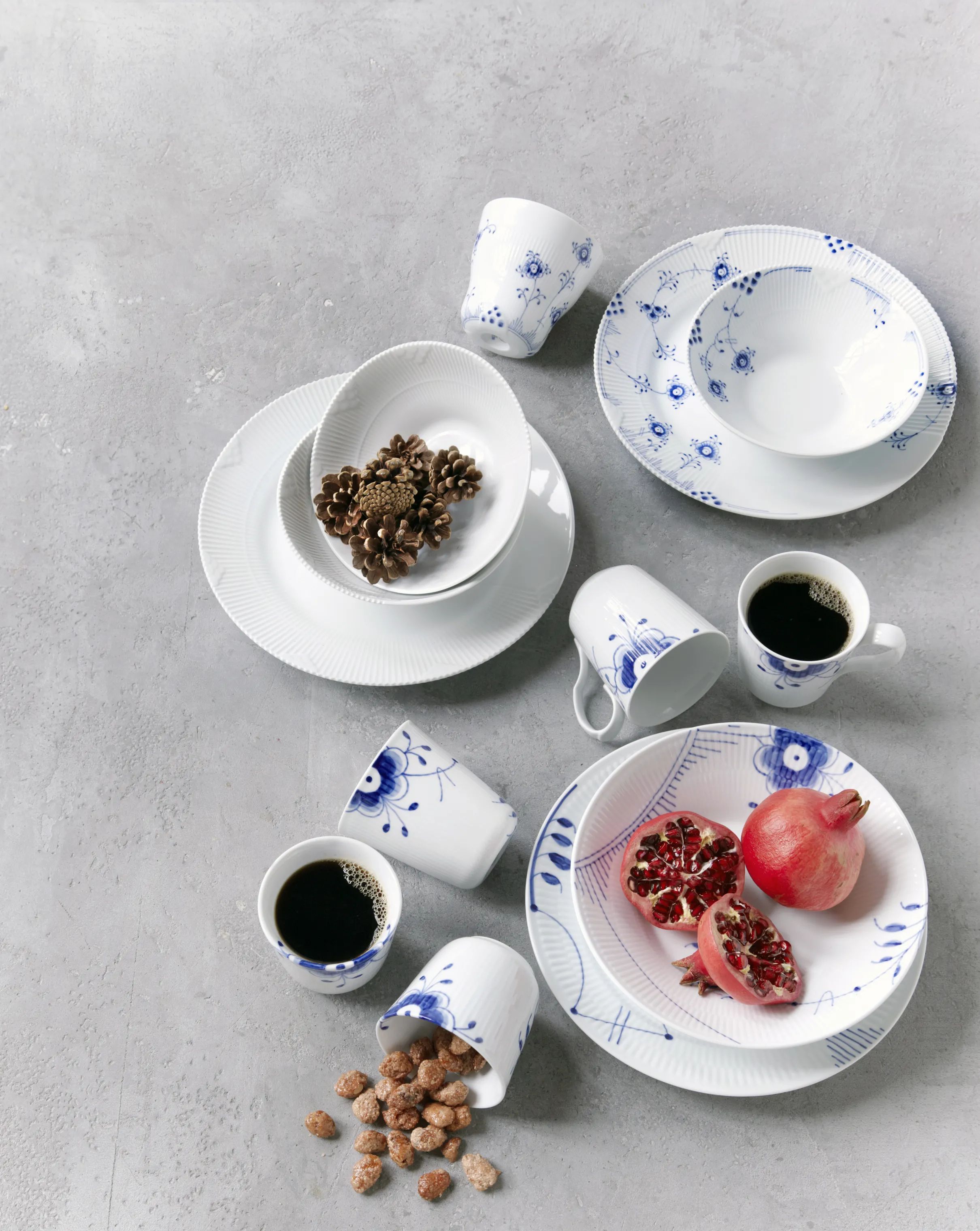 Royal Copenhagen Krus og kopper uden hank Blå Elements Termokop i Koboltblå/hvid, 35 cl, 4