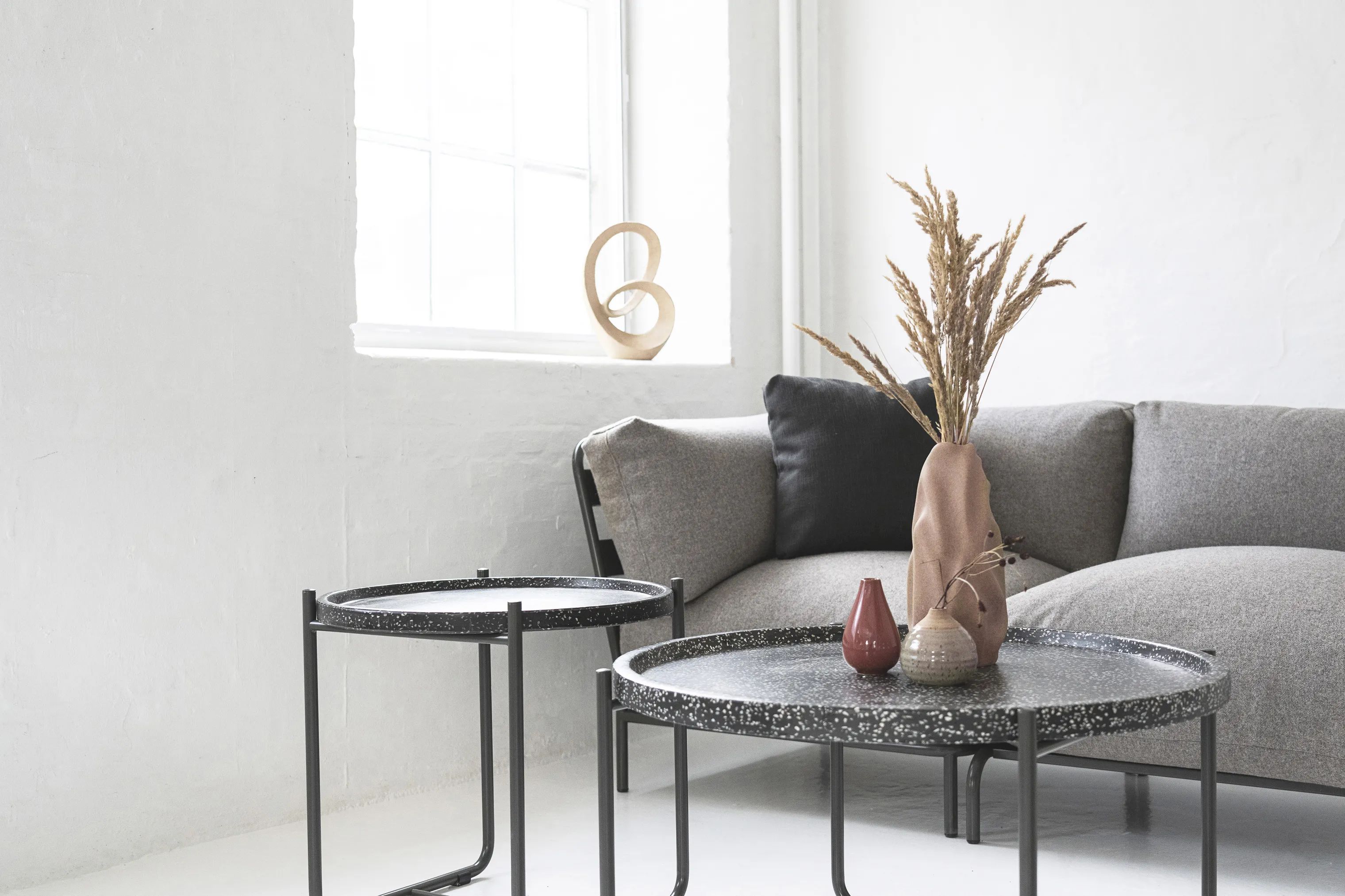 TRIMM Copenhagen Loungeborde Loungeborde Terrazzo Loungebord i Dark Grey/black, 80 cm, 2