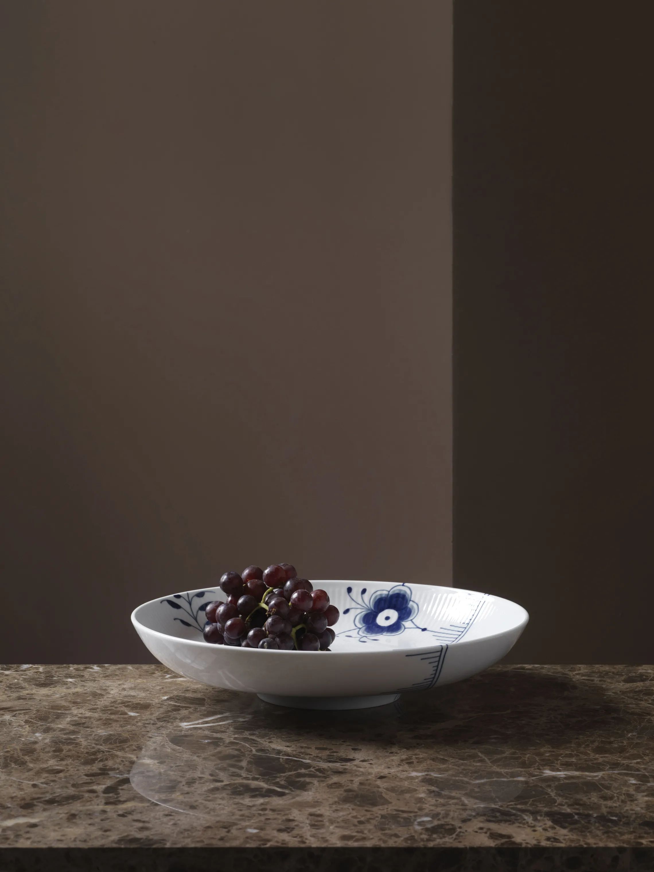 Royal Copenhagen Serveringsfade Blå Mega Riflet Fad i 34 cm, 2