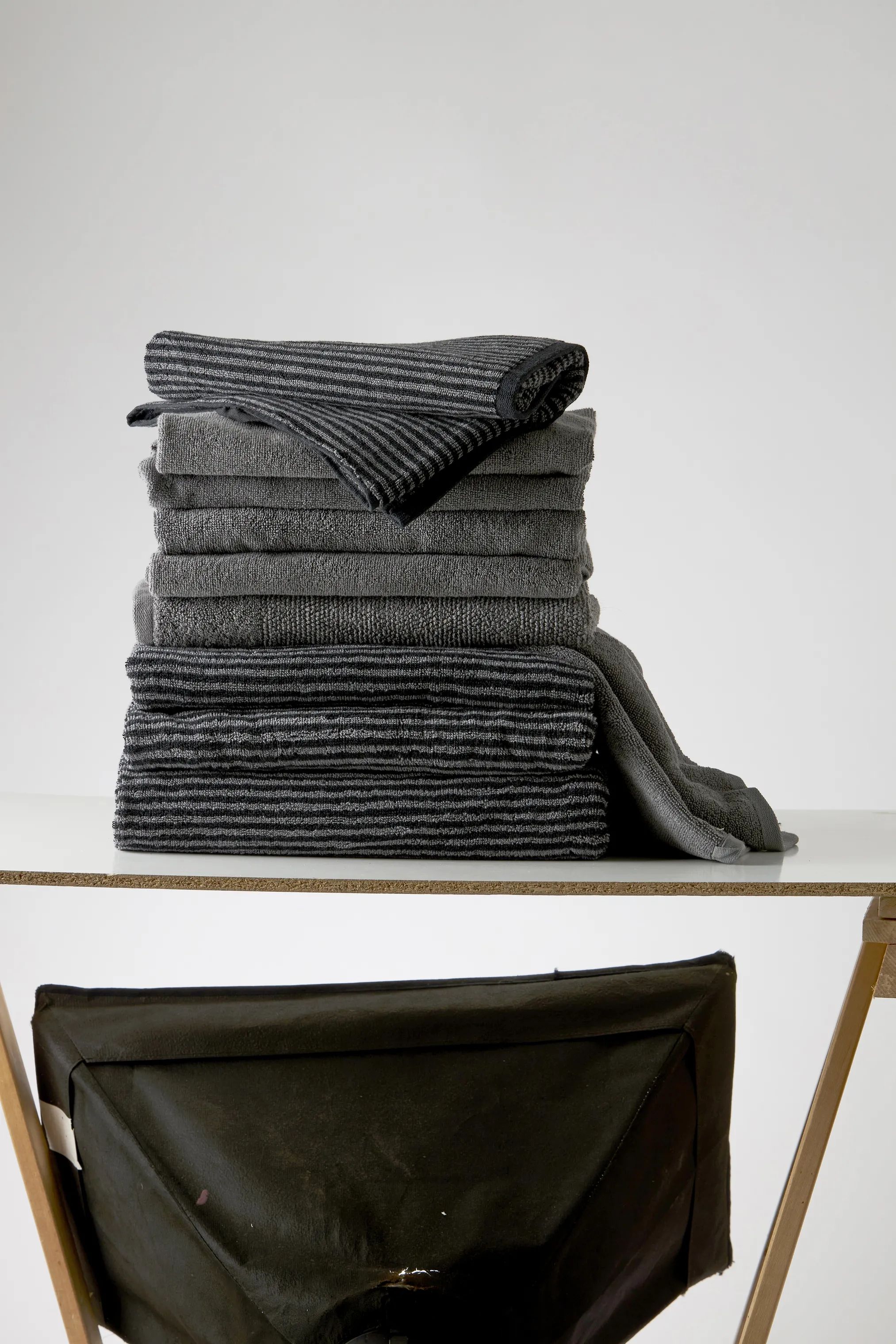 CASA Living Håndklæder Basic Håndklæde i Grå, B70 x L140 cm, 2