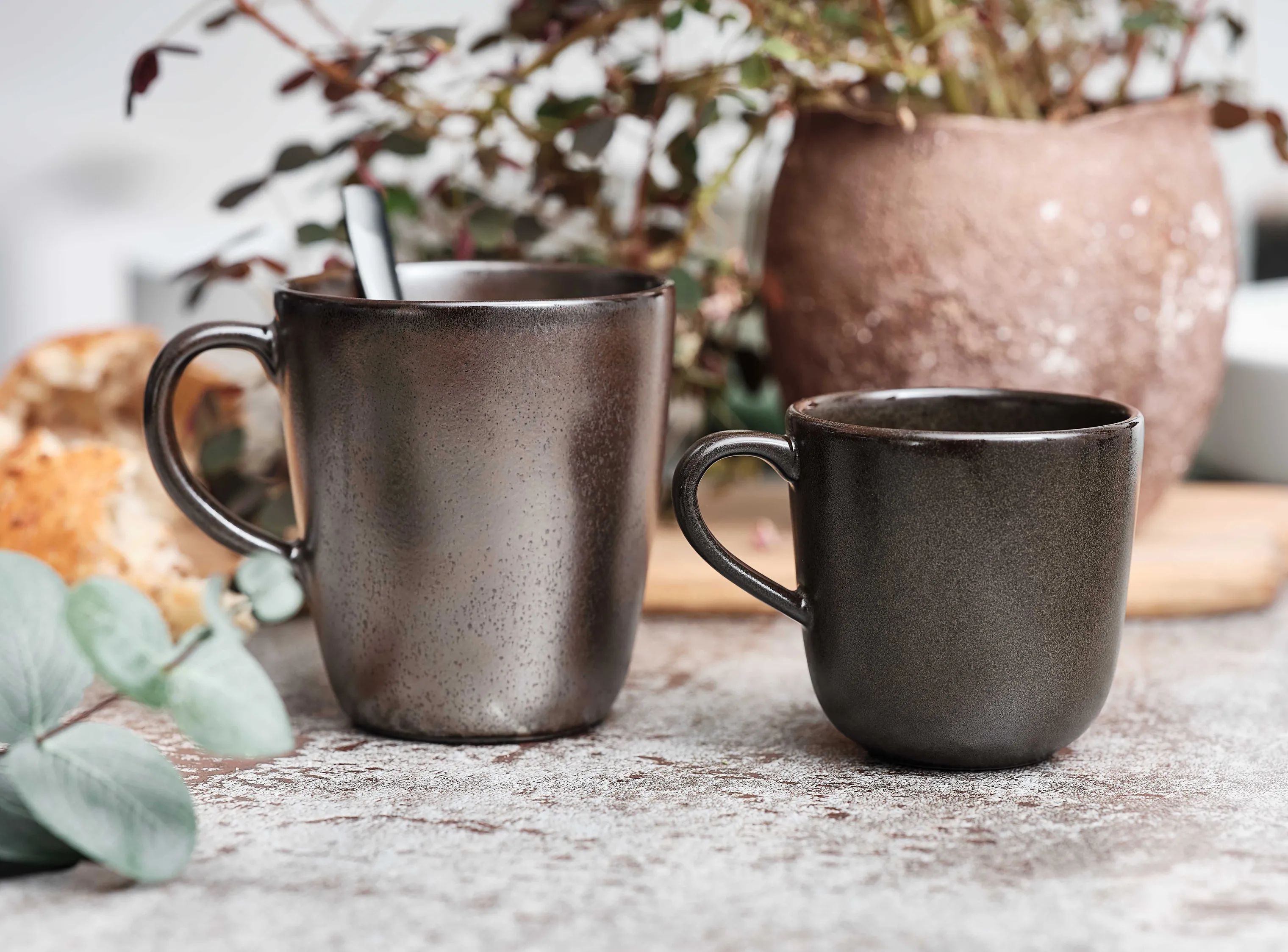 RAW by Aida Krus og kopper med hank Kaffekop i Metallic Brown, 2