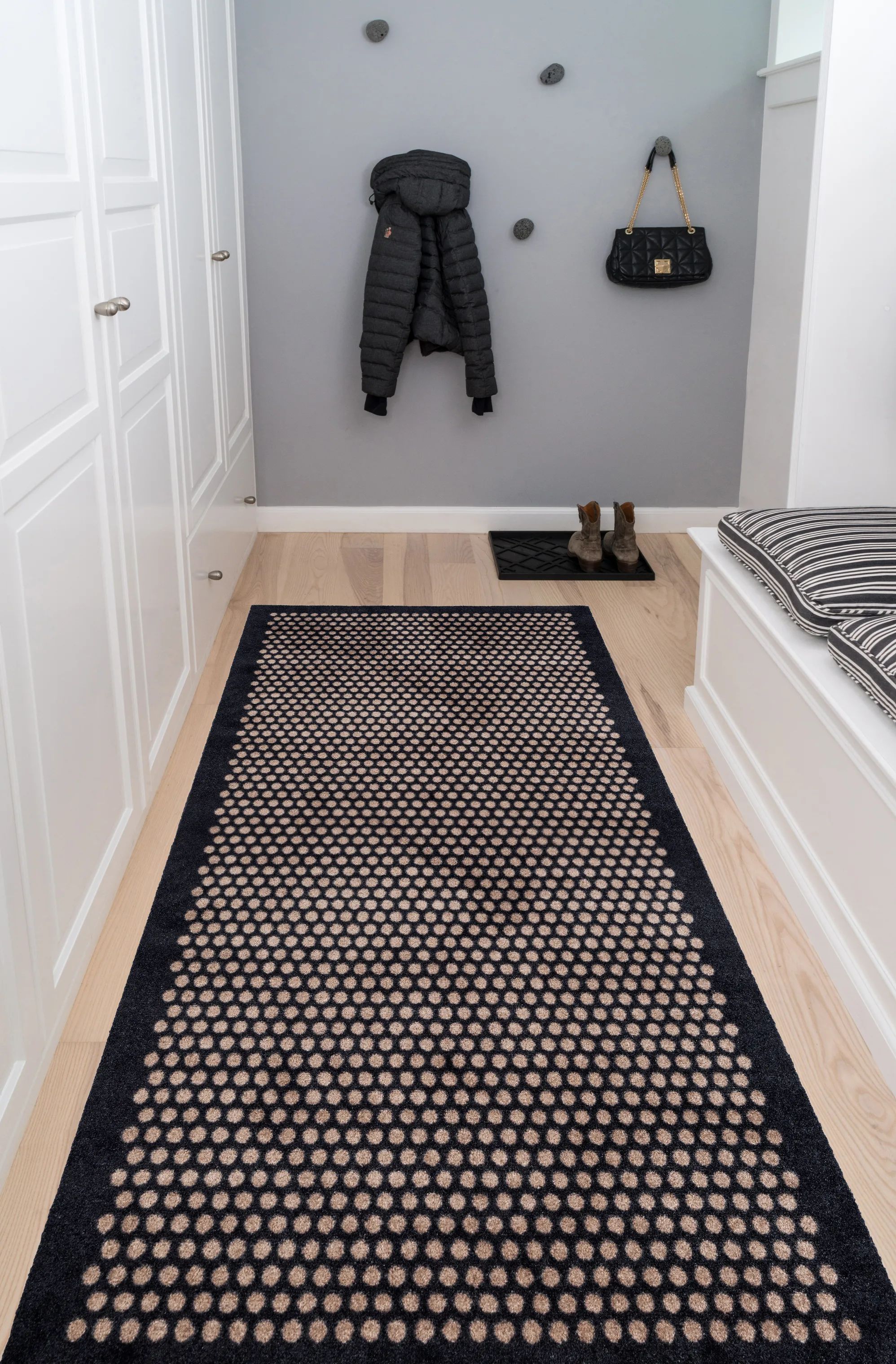 Tica Copenhagen Gulvtæpper Dot Gulvtæppe i Sort/sand , B90 x L200 cm, 4