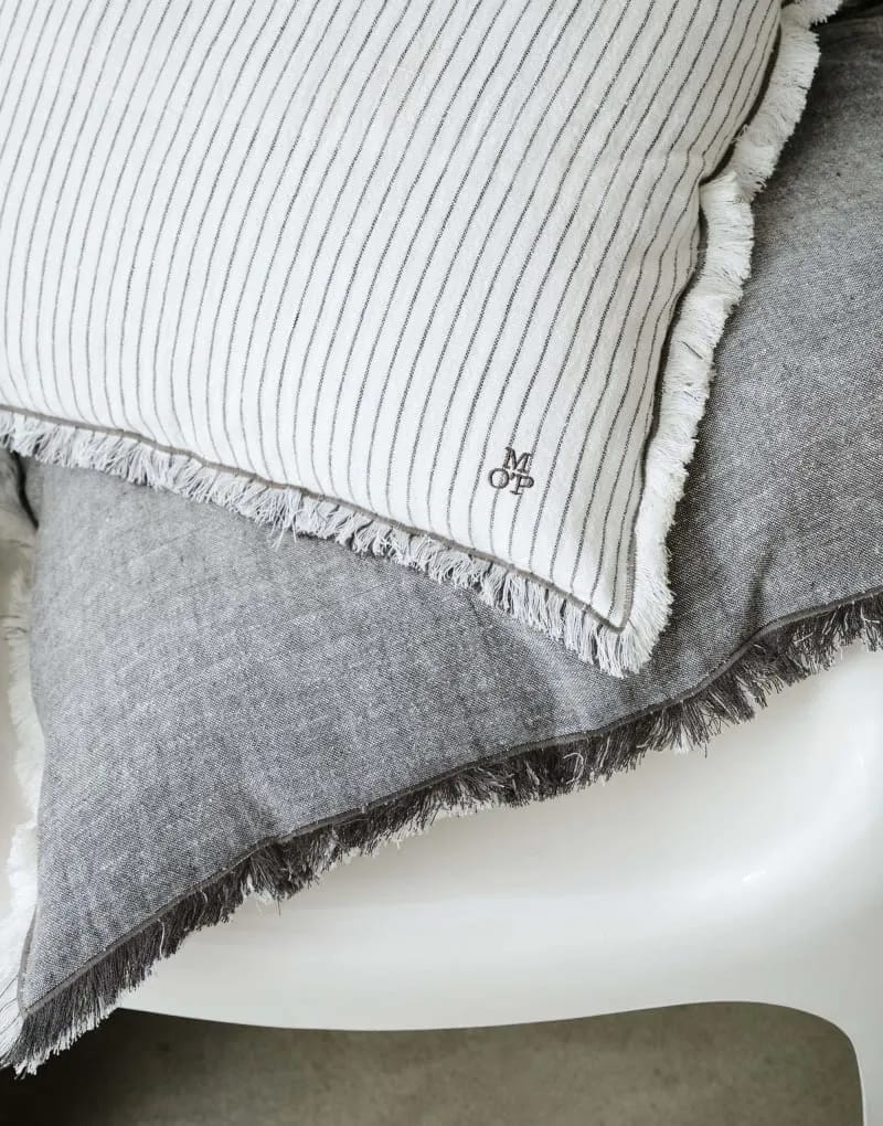 Marc O'Polo Pyntepuder Fine Stripe Pyntepude i Anthracite, B40 x L60 cm, 5