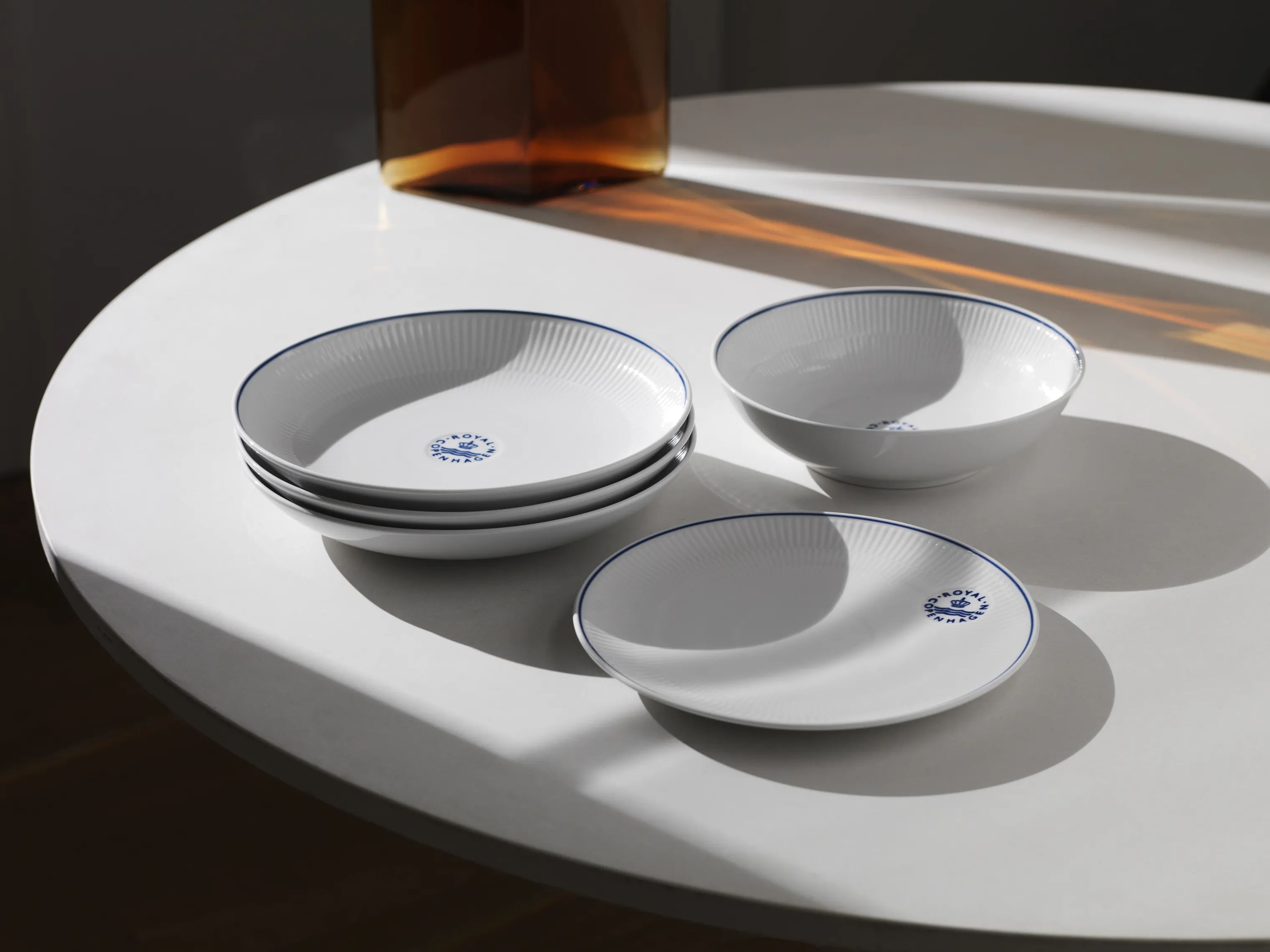 Royal Copenhagen Serveringsskåle Blueline Skål i Hvid/blå, 25 cm, 5