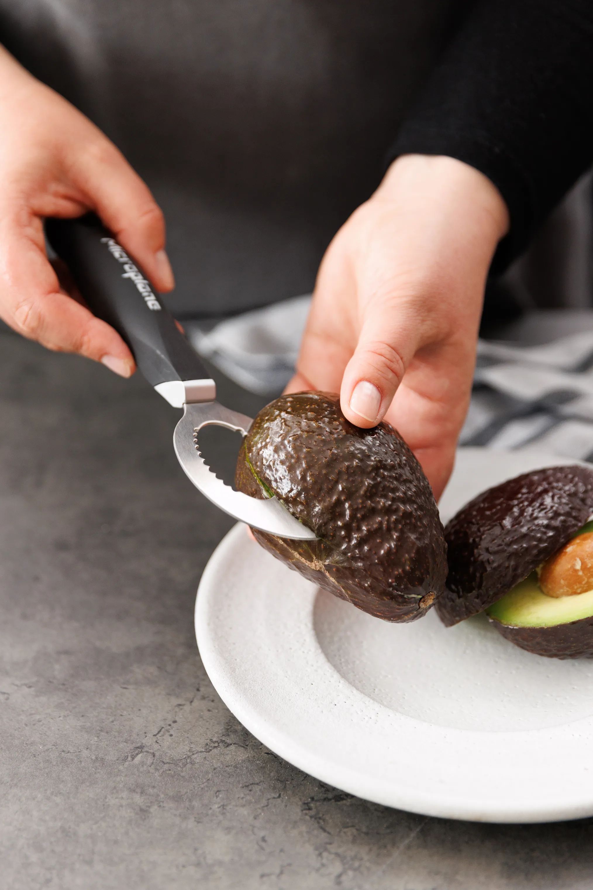 Microplane Øvrige snitte- og rivejern Professional Avocadoskærer i Sort, 4