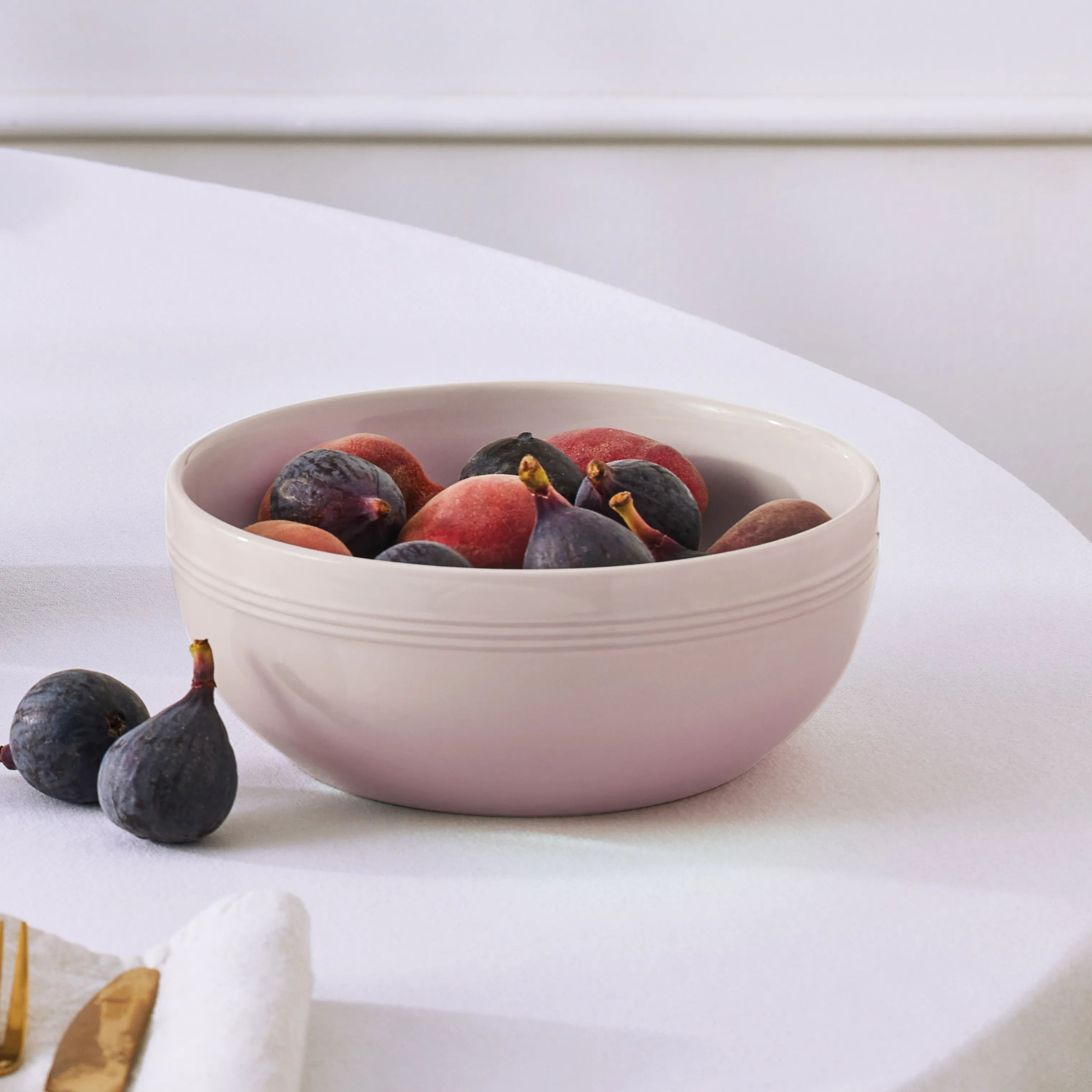 Le Creuset Serveringsskåle Coupe Collection Coupe Serveringsskål i Shell Pink, 2
