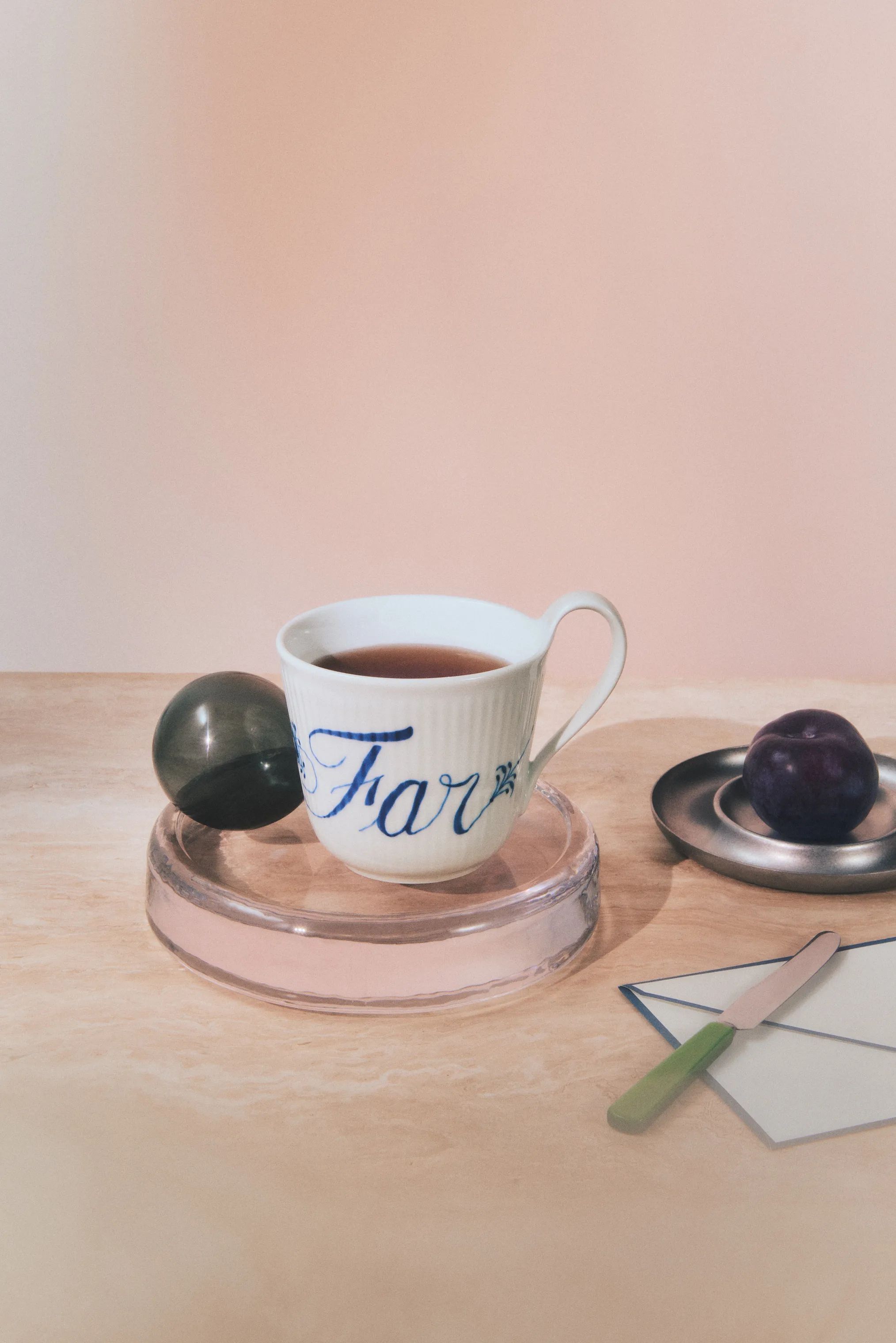 Royal Copenhagen Krus og kopper med hank Alfabet Kollektion Højhankskop - Far i Hvid, 2