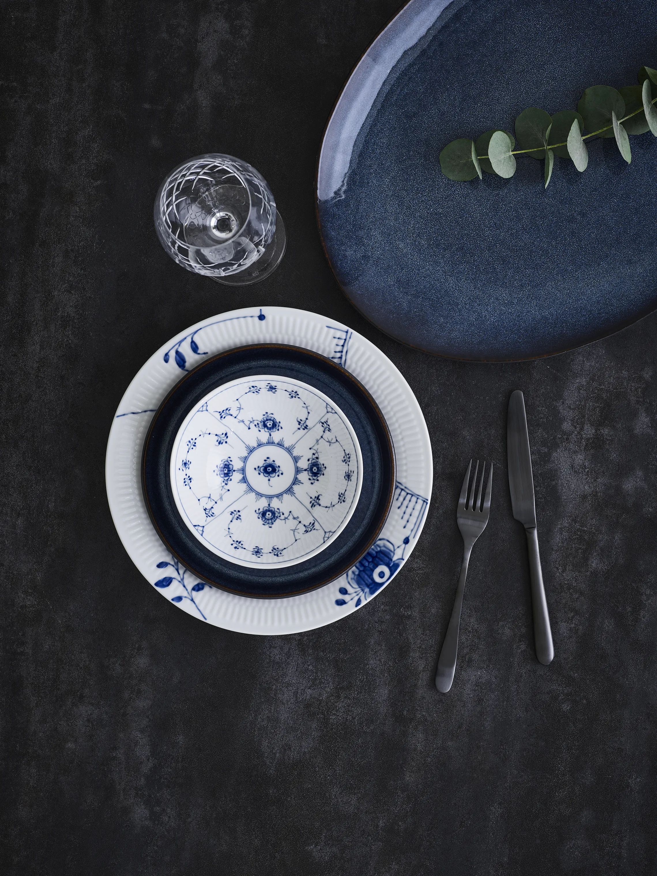 Royal Copenhagen Serveringsskåle Musselmalet Riflet Skål i Koboltblå/hvid, 16 cm, 2