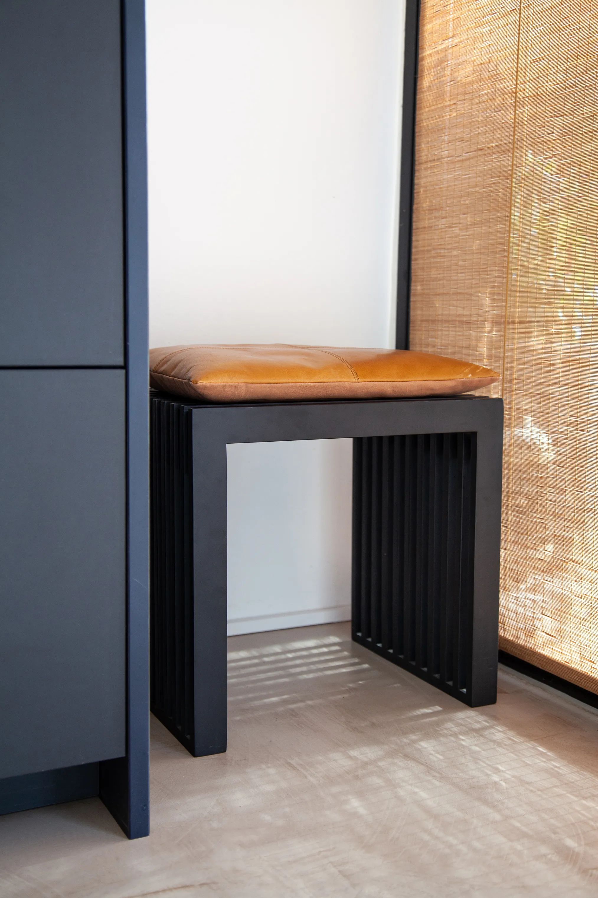 cinas Skamler Rib Skammel inkl. brun hynde i Sort/brun, 2