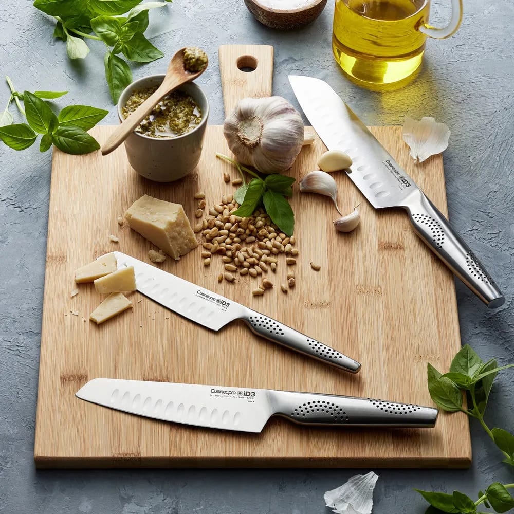 THE CUSTOM CHEF™ Knivsæt Cuisine::pro®
iD3® Cuisine::pro Santoku Knivsæt - 3 dele i sølvfarvet, 2