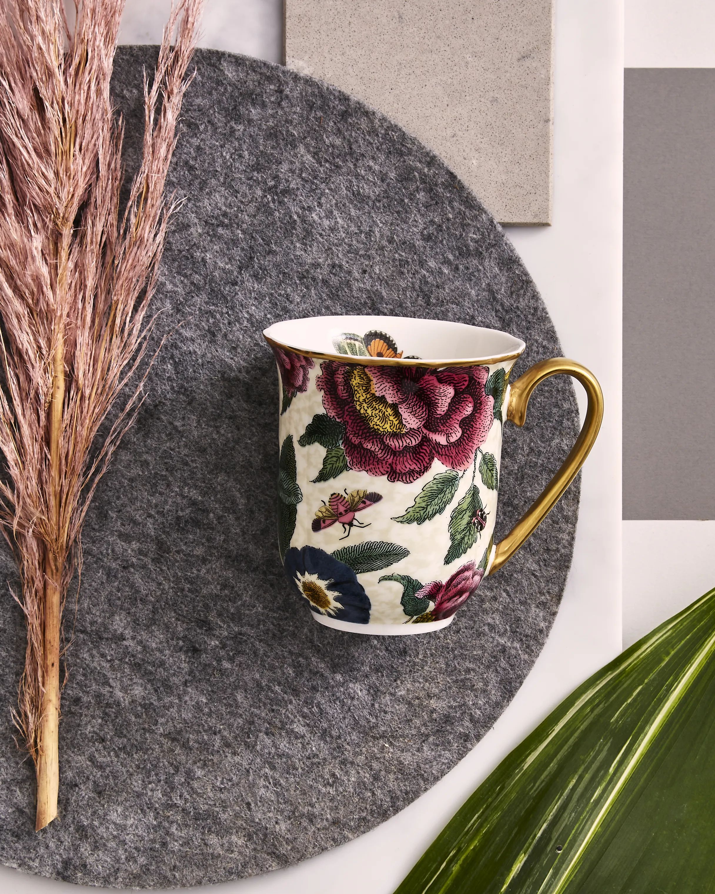 Spode Krus og kopper med hank Creatures Of Curiosity Krus i Creme/Lyserød/guld, 2