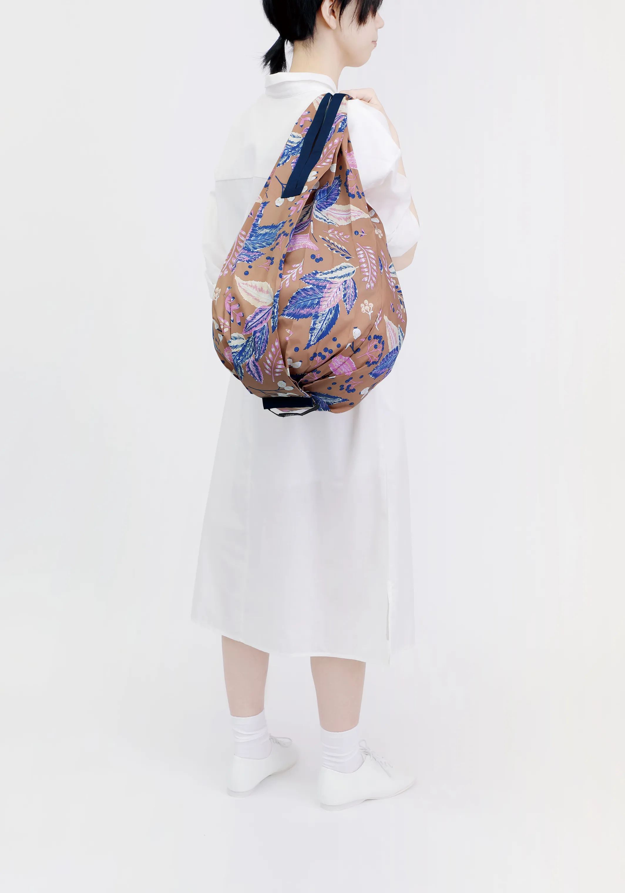 Shupatto Øvrigt interiør Drop Foldbar Taske i Leaves, 25 L, 2