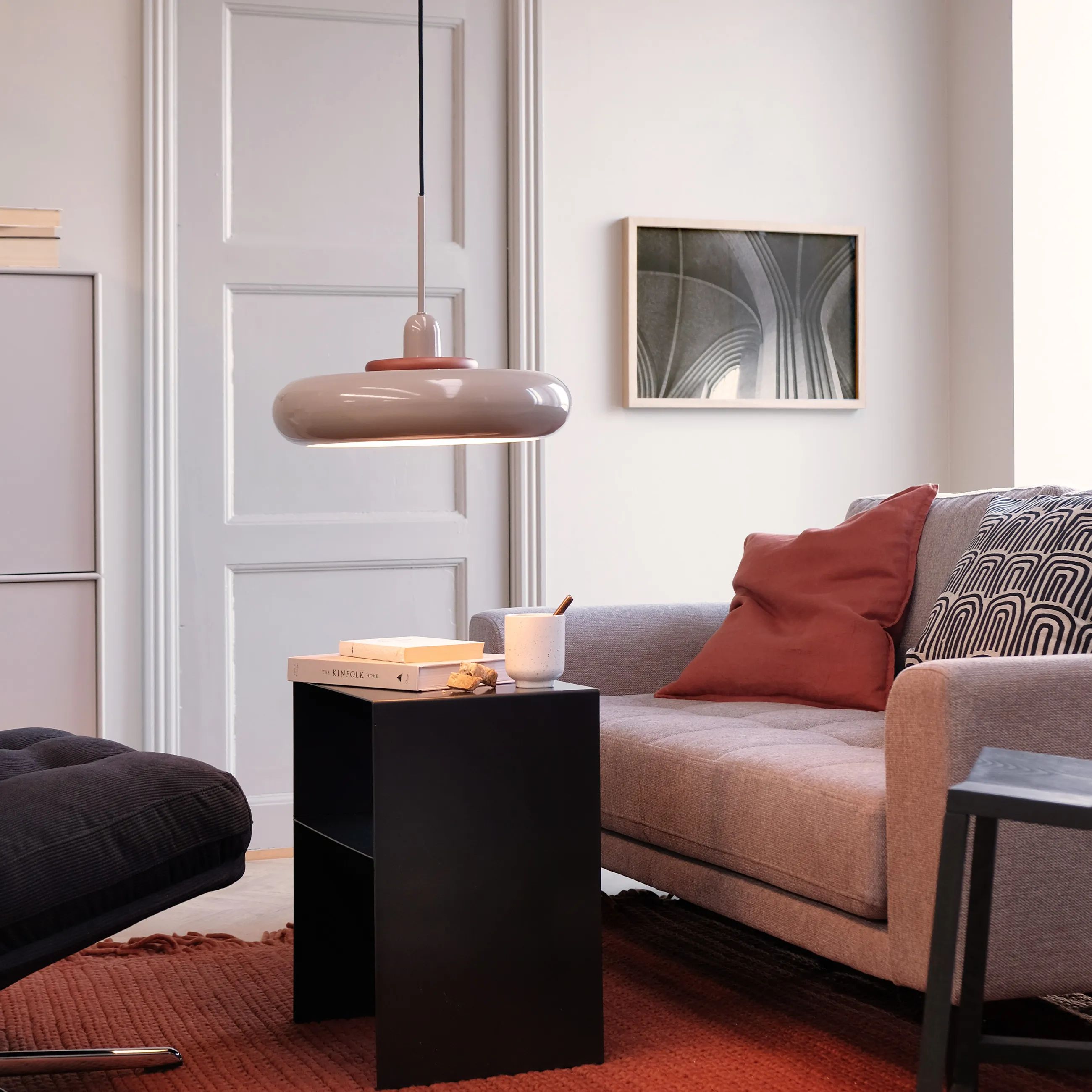 Dyberg Larsen Pendler Planet Pendel i Latte, 2