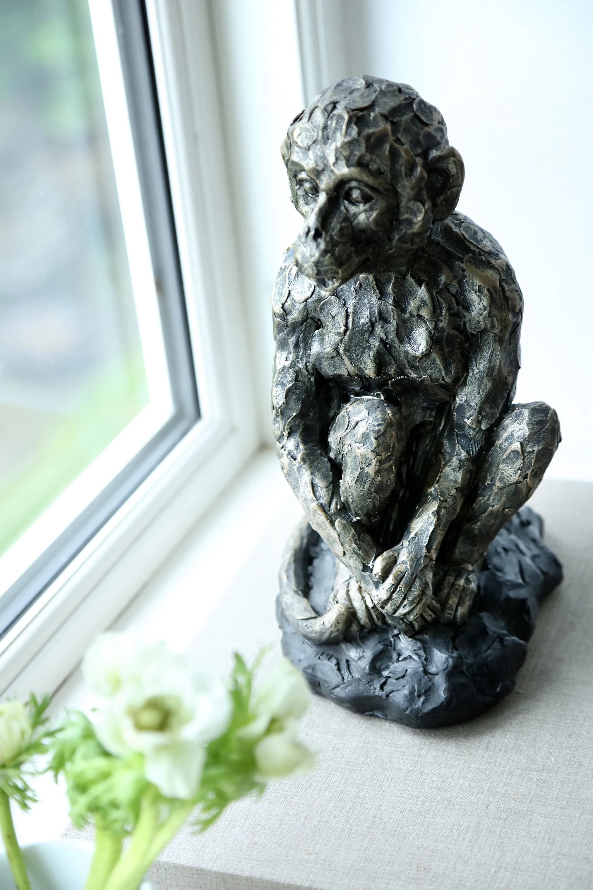 Eightmood Øvrige figurer Abe Skulptur i Sort/messing, 2