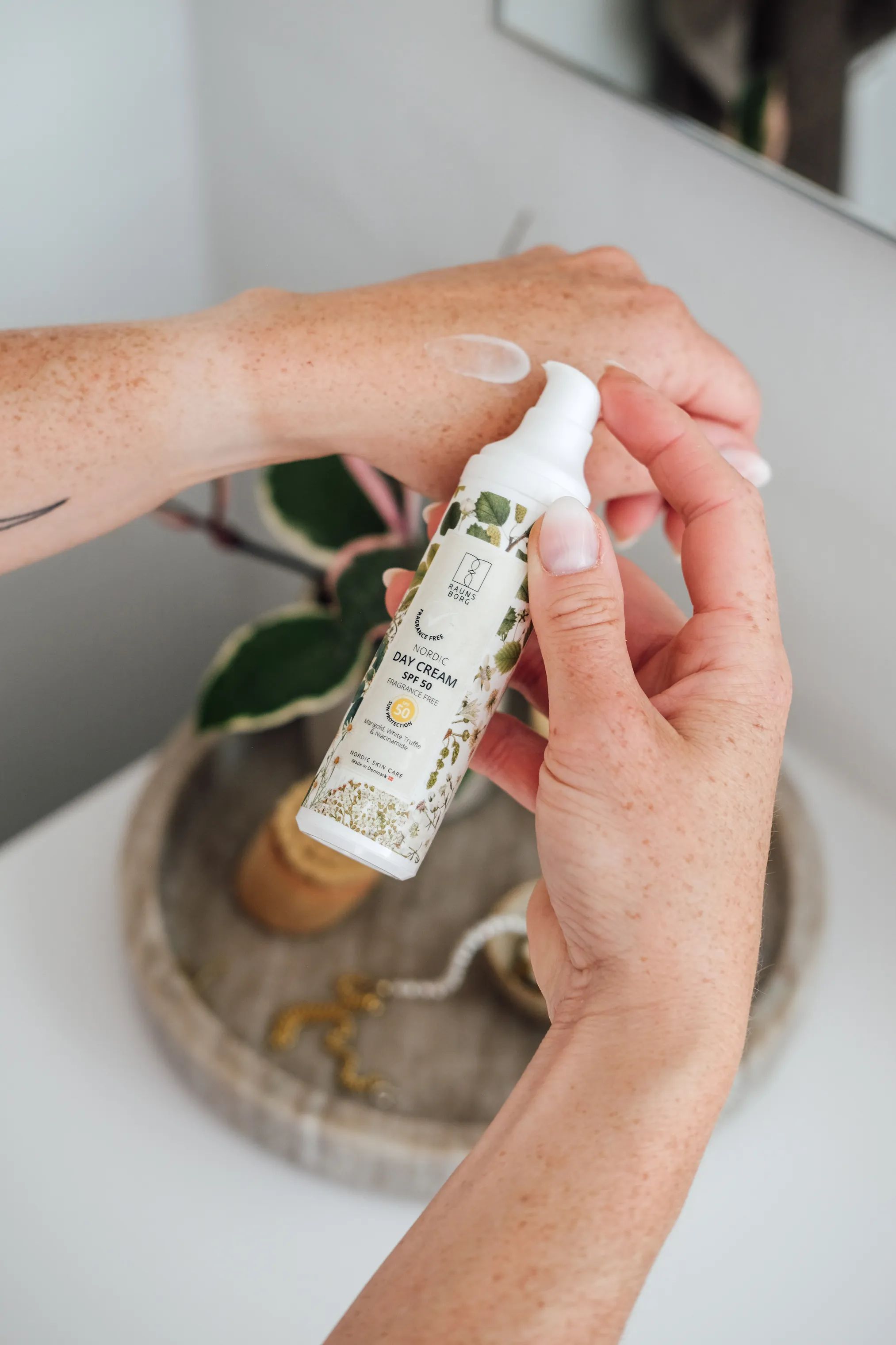 Raunsborg Ansigtspleje Day Cream SPF 50 i Grøn, 5