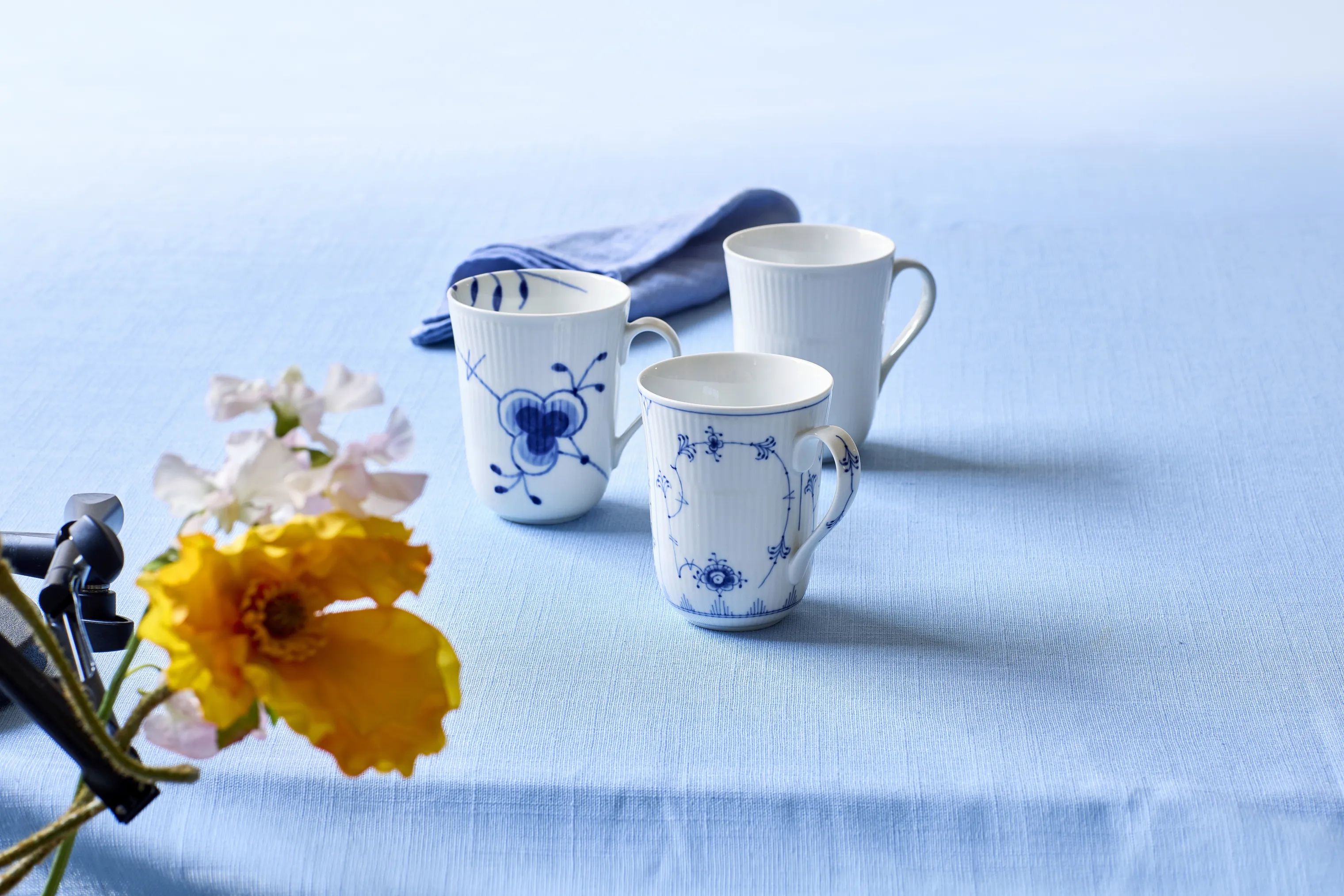 Royal Copenhagen Krus og kopper med hank Gifts with History Gift With History Krus - 3 stk. i Hvid/koboltblå, 2