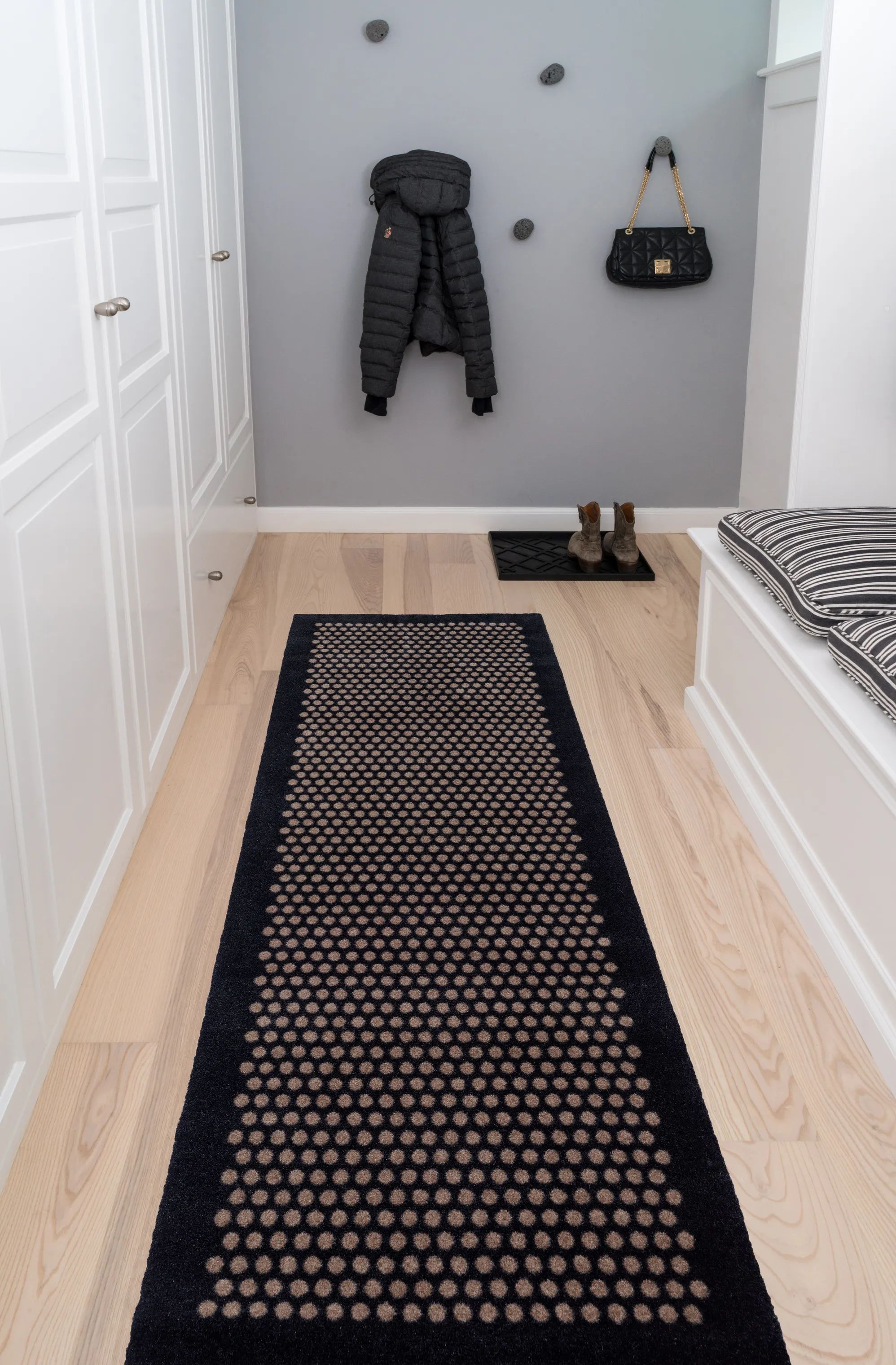 Tica Copenhagen Gulvtæpper Dot Gulvtæppe i Sort/sand, B67 x L200 cm, 4