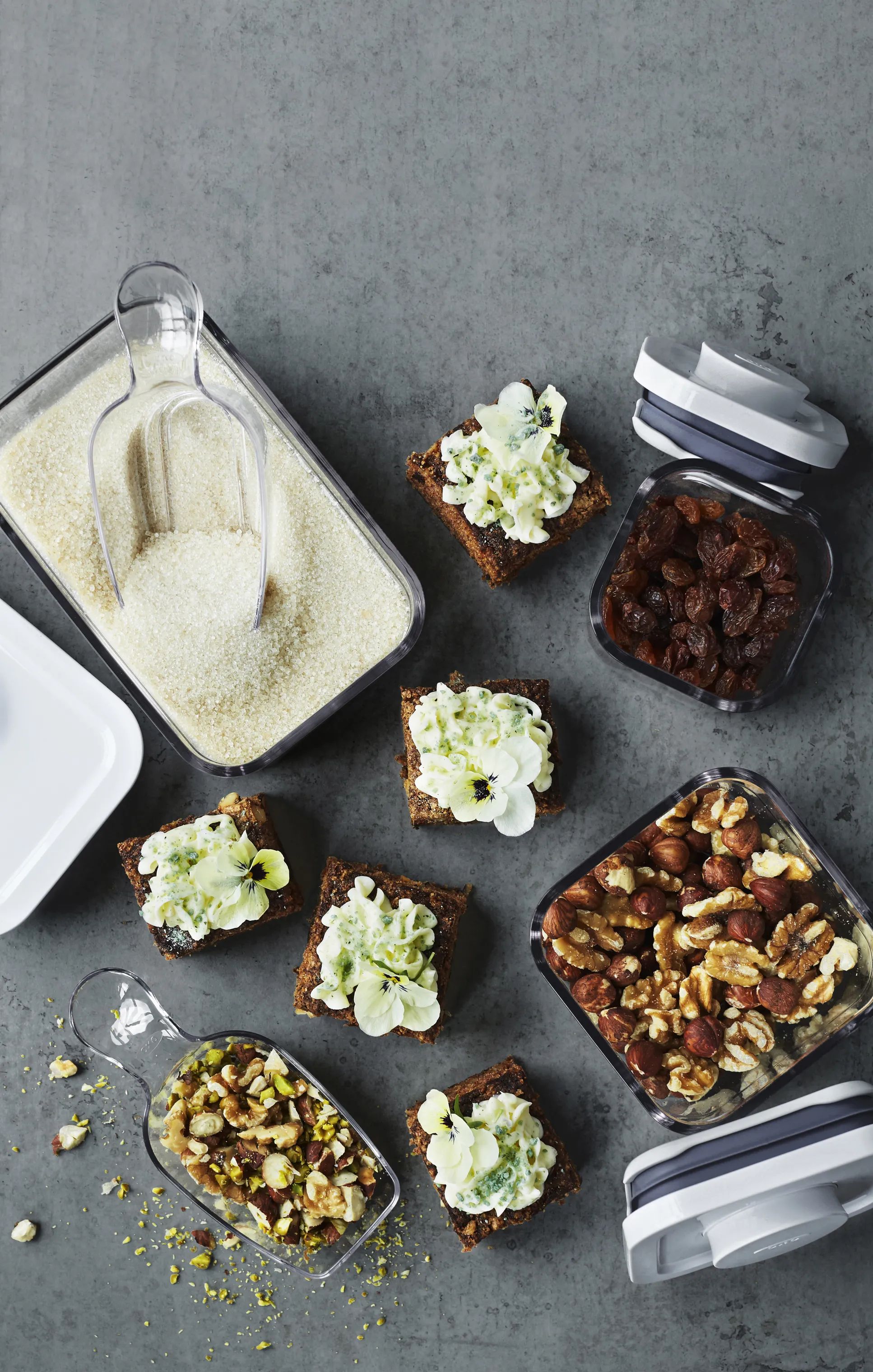 OXO Opbevaringsbokse POP Opbevaringsboks i hvid;klar;grå, H15,7 cm x 2.6 L, 3